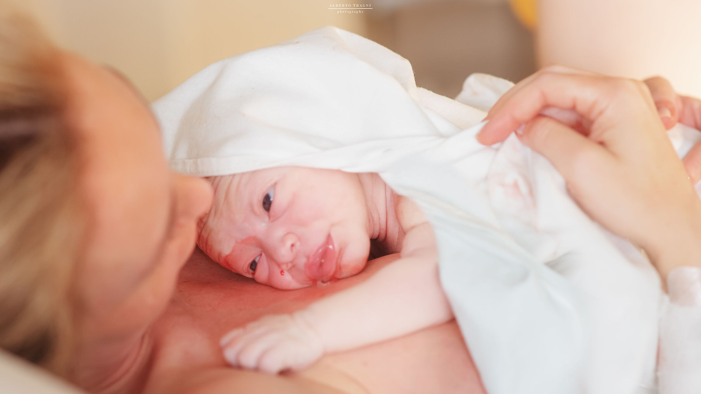 Il primo sguardo alla mamma