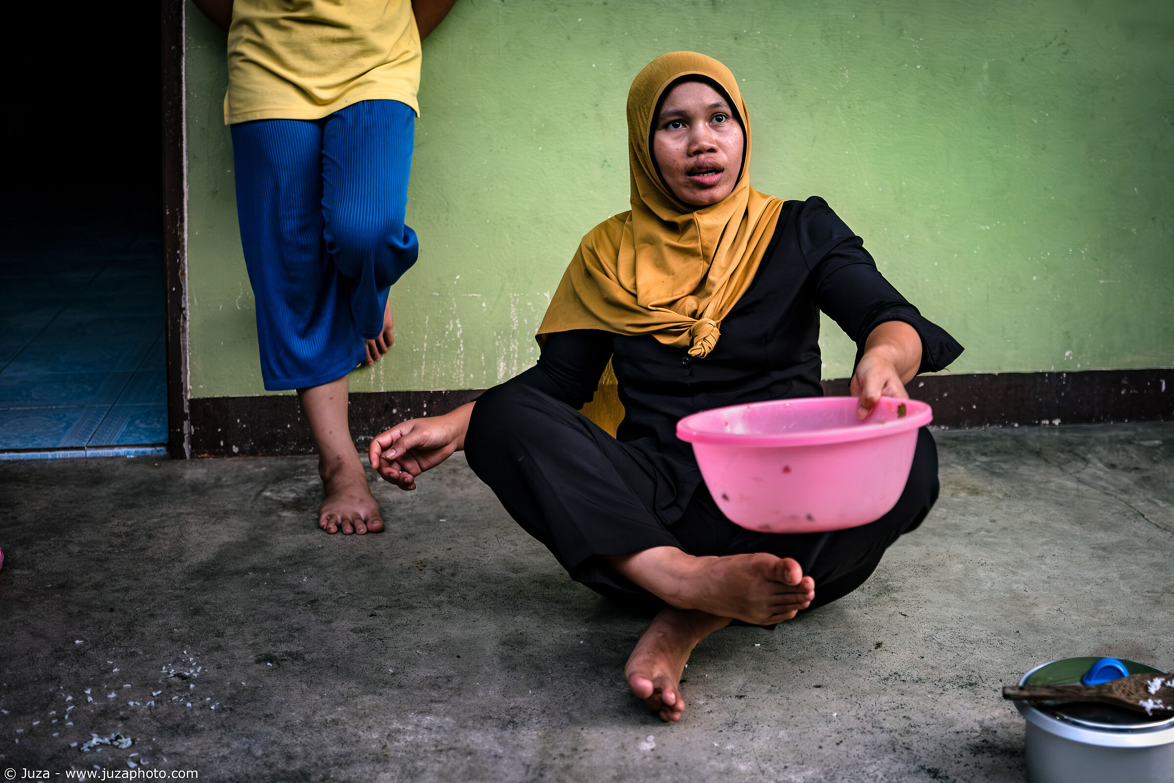 Girl with basket, Samae San