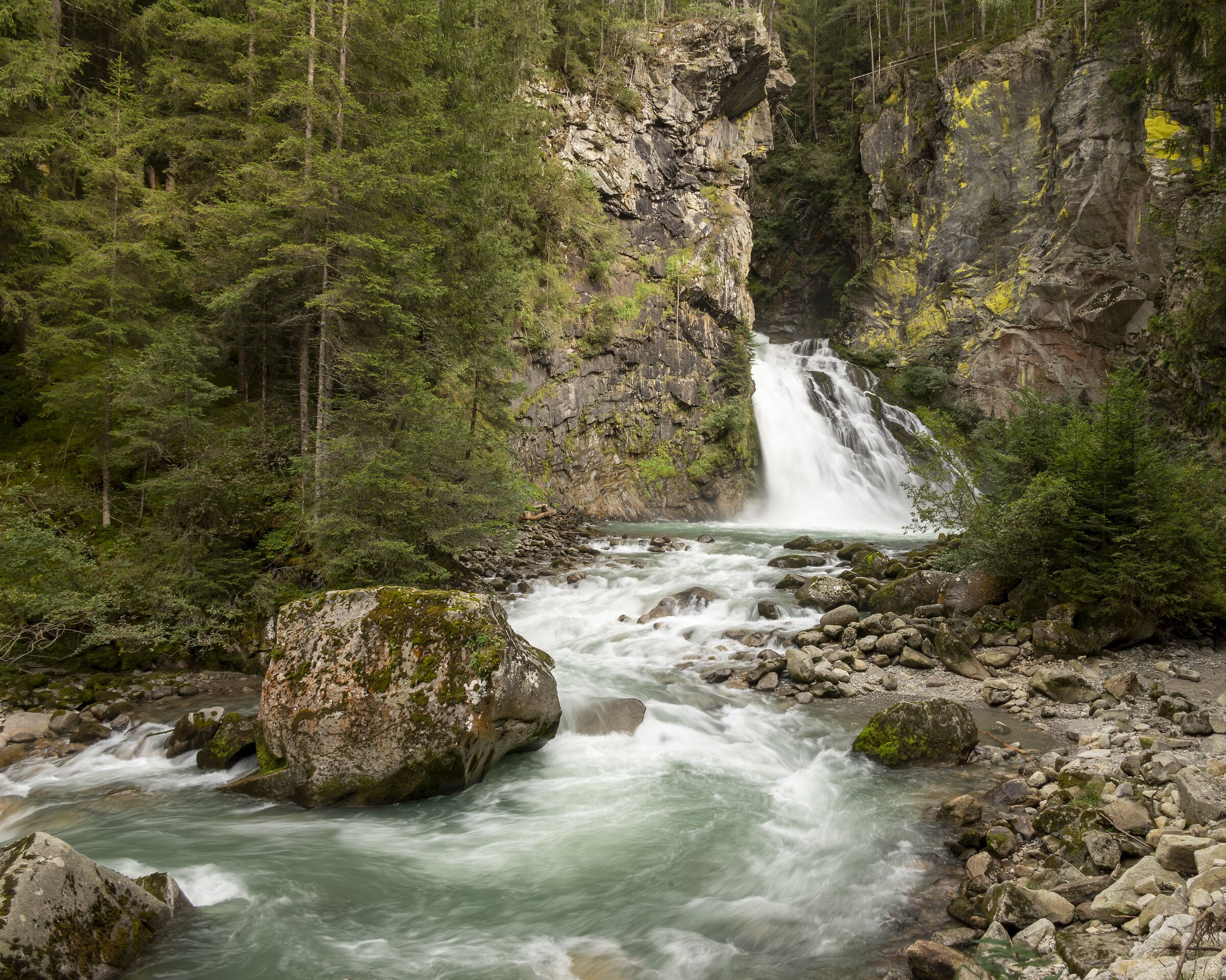 Riva di Tures waterfalls