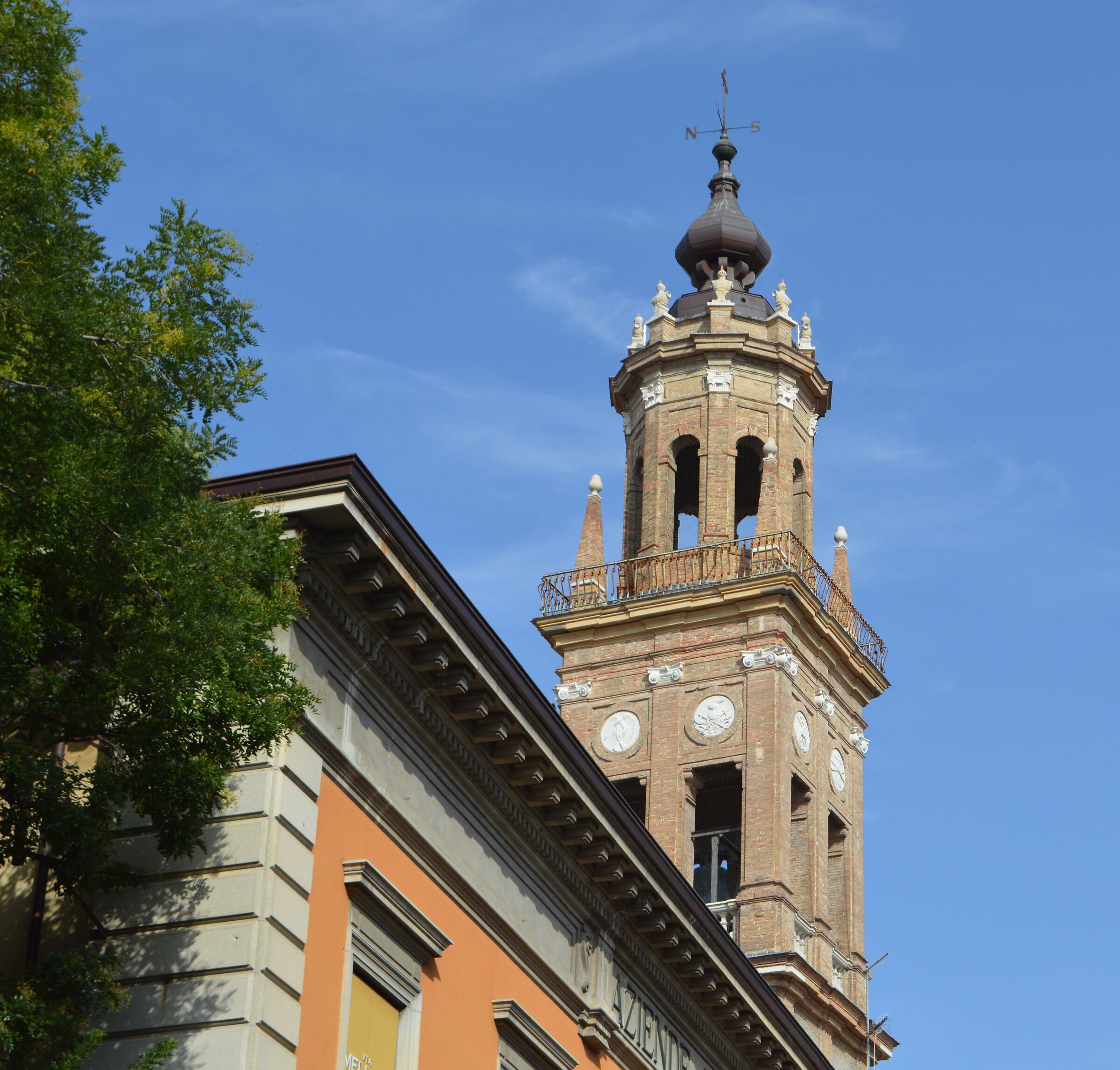 Glimpse of the city!