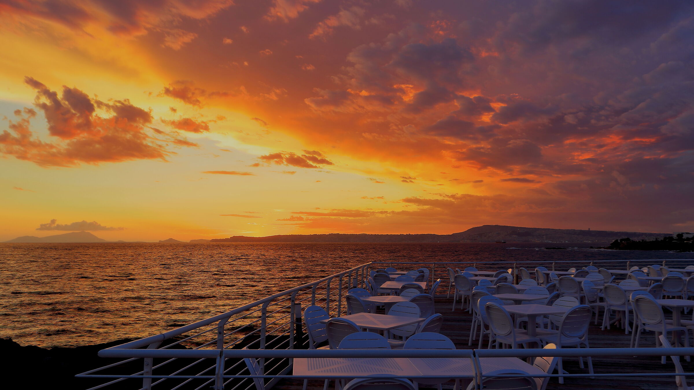 Una terrazza sul tramonto