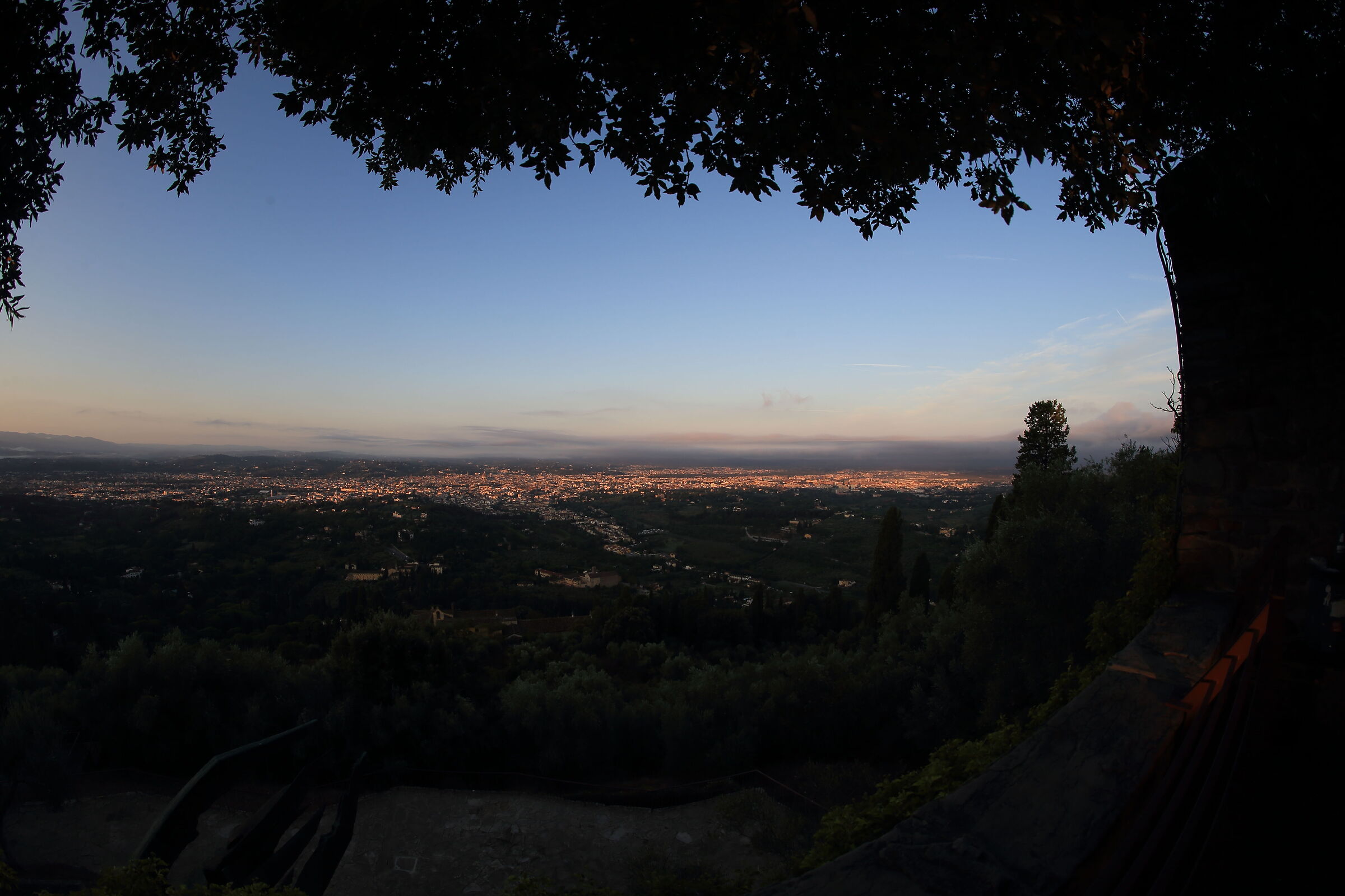 Primi raggi di sole su Firenze