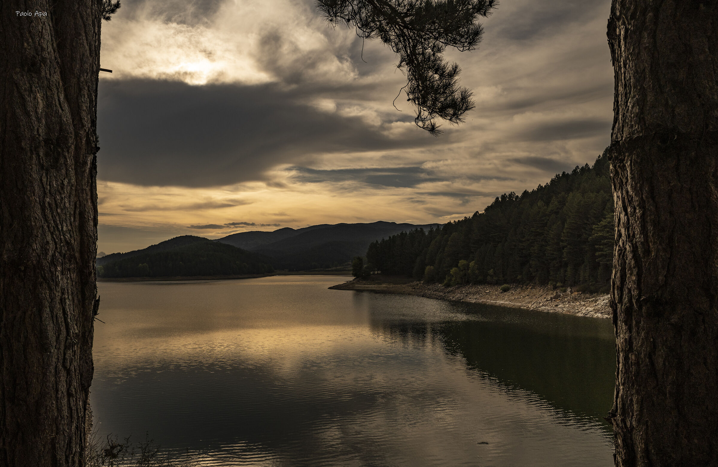 Sila - tramonto sul lago Ampollino