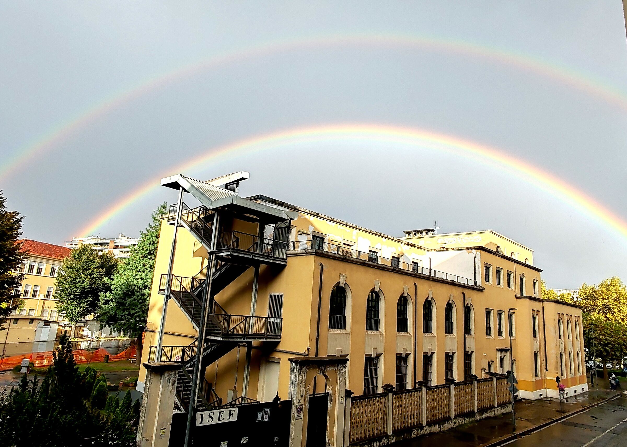 Arcobaleno doppio (cellulare)