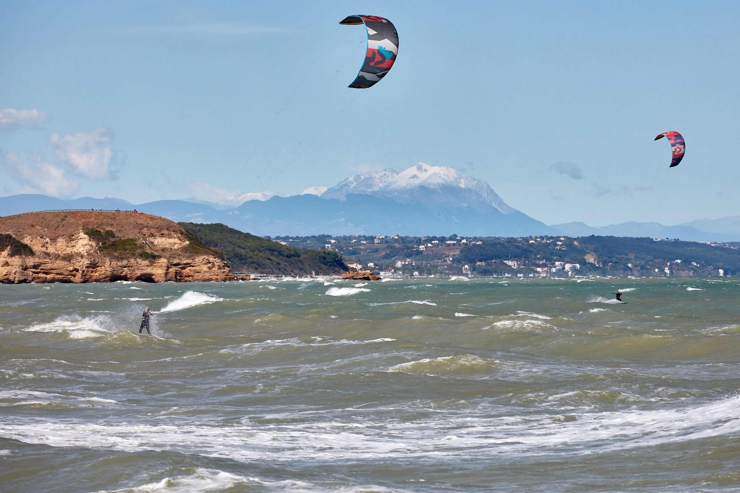 Kitesurf sulla spiaggia di Punta Penna