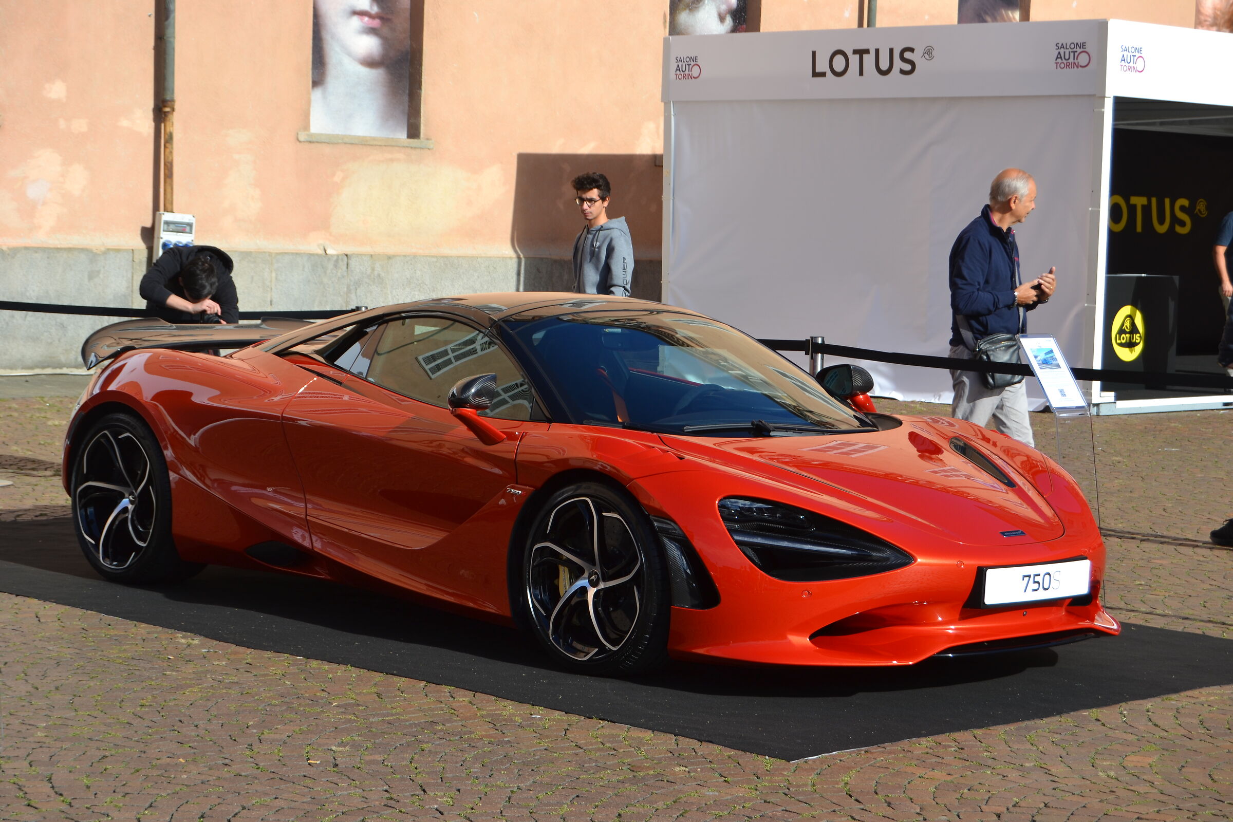 MCLAREN 750S