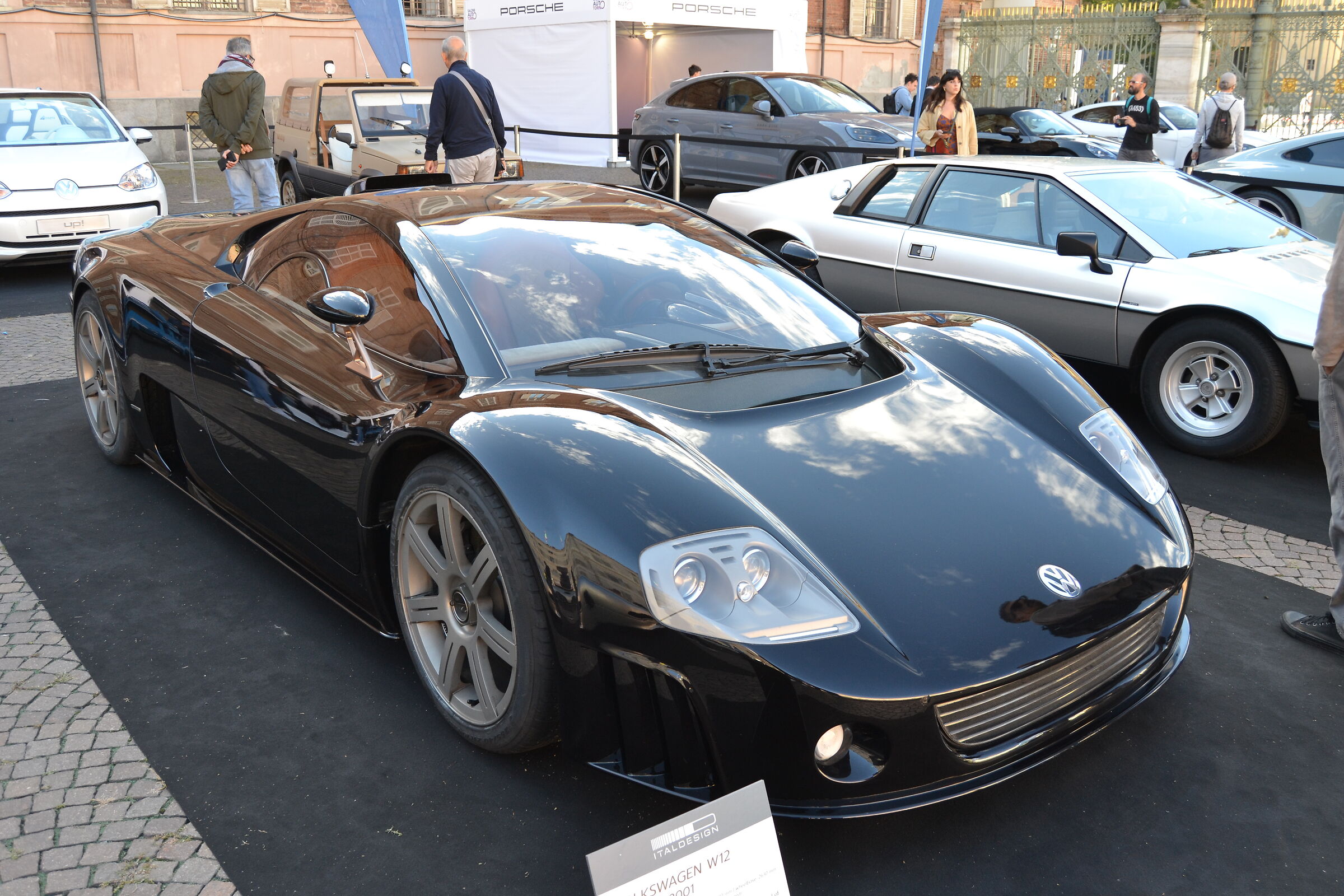 VOLKSWAGEN W12