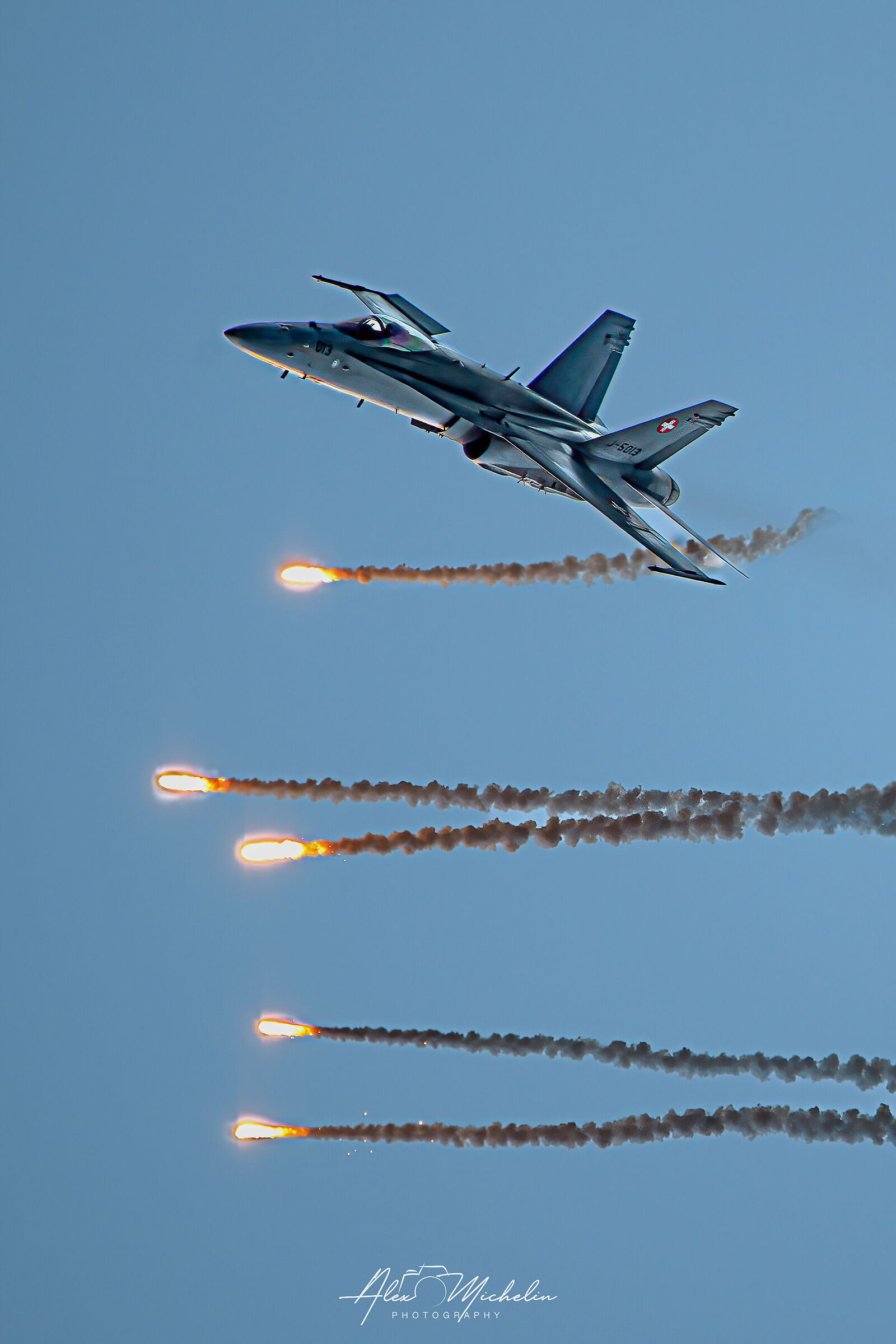 F18 mentre lancia i flears