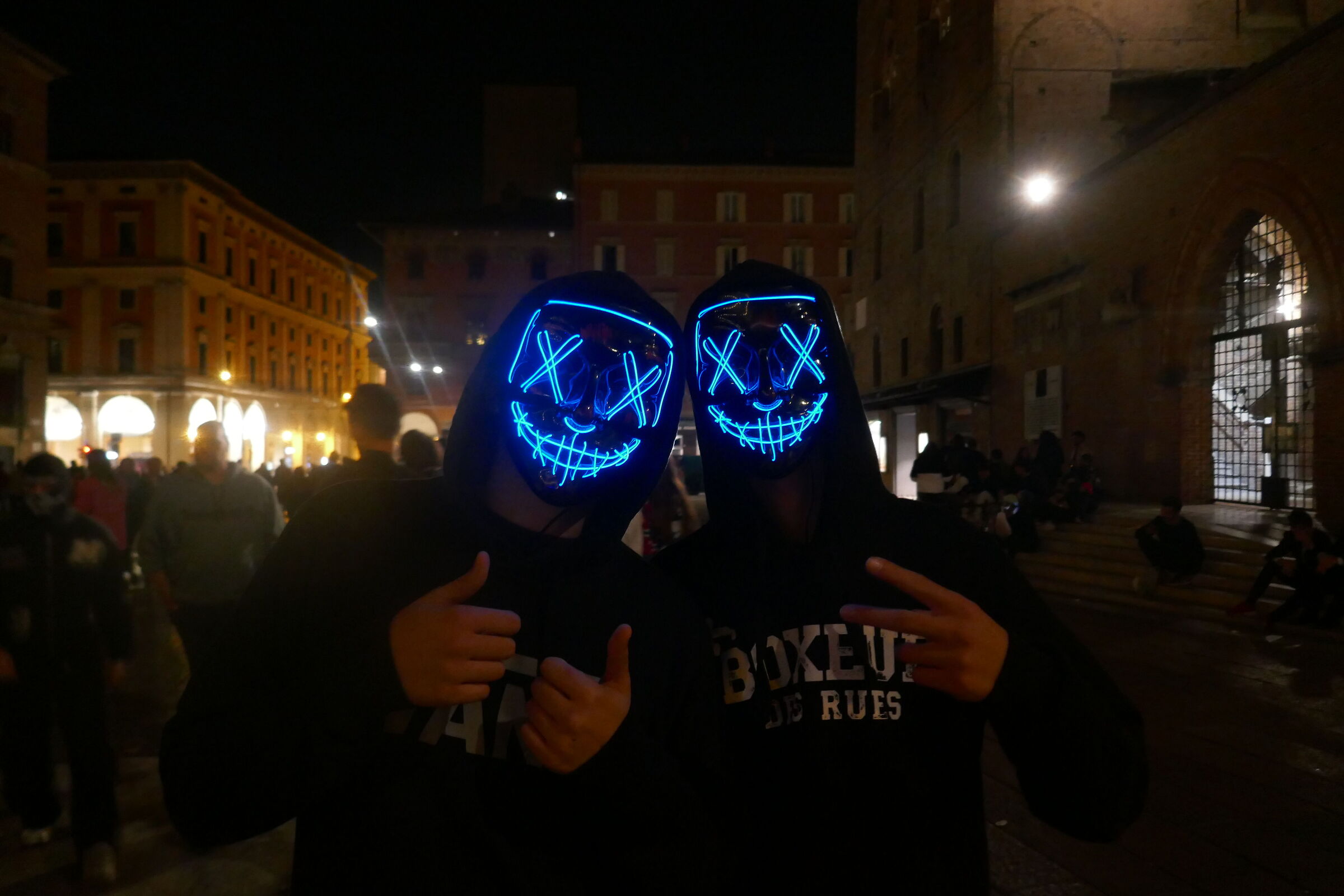 Spaventapasseri al neon