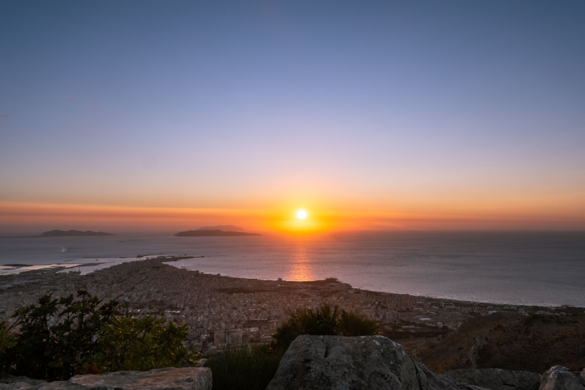 Tramonto su Trapani e isole Egadi