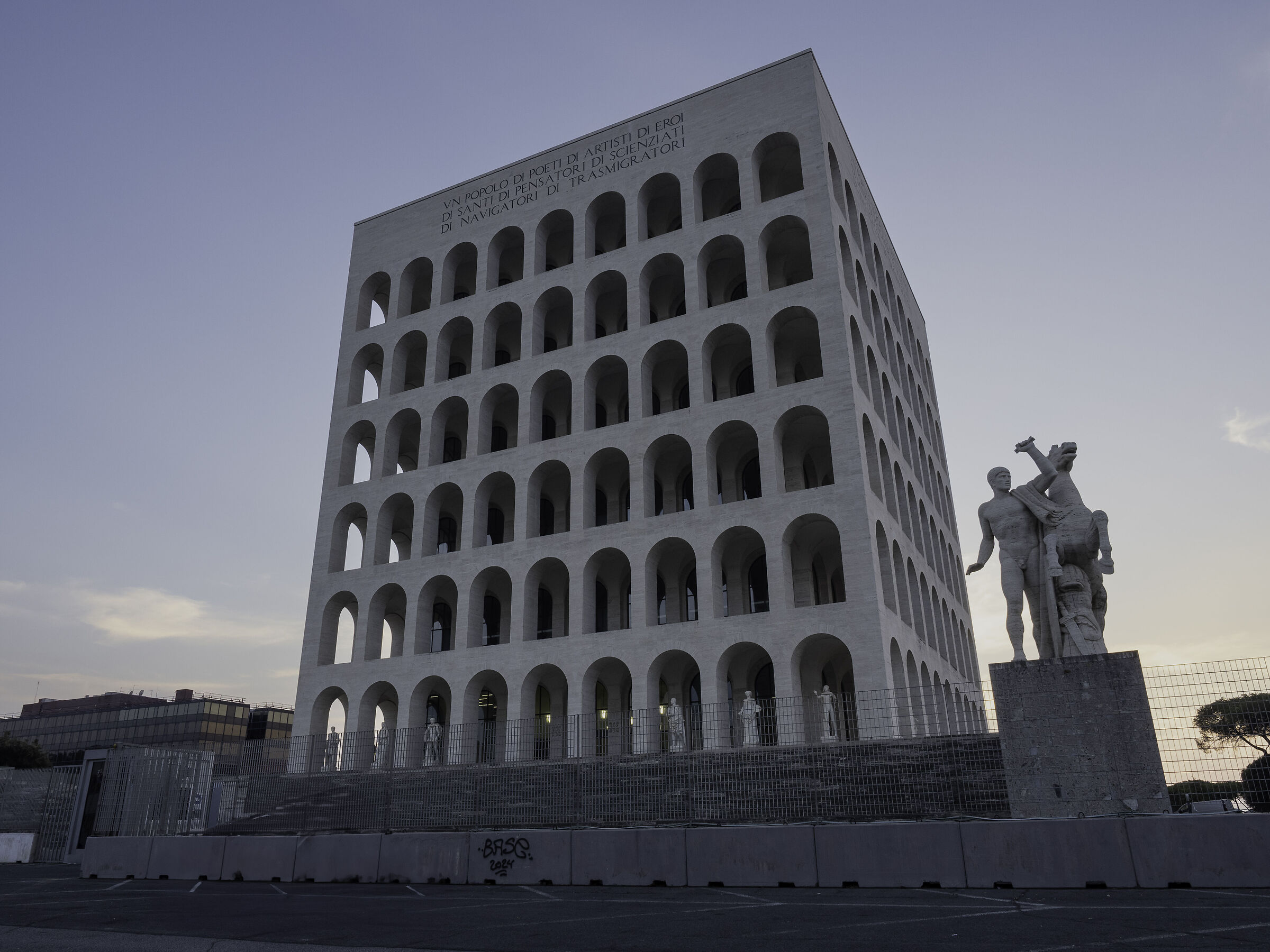Colosseo Quadrato al tramonto
