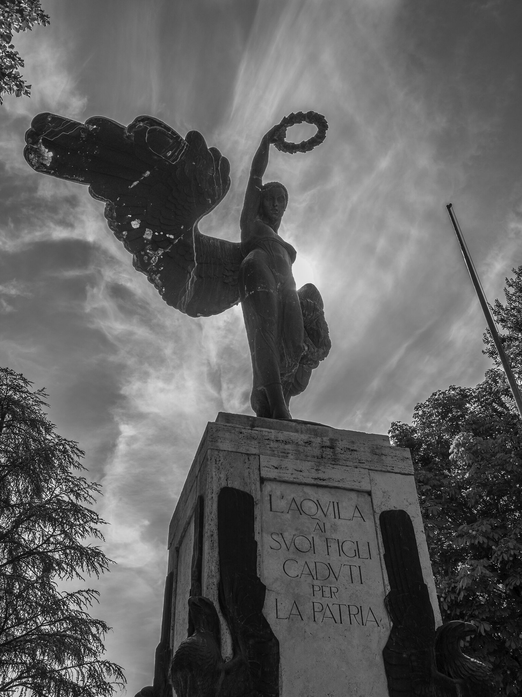 L'Aquila ai suoi figli caduti per la patria