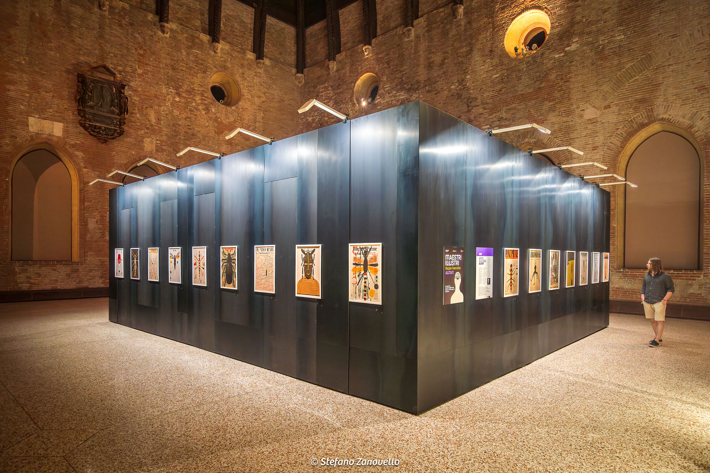 Illustri24 Box in the basilica