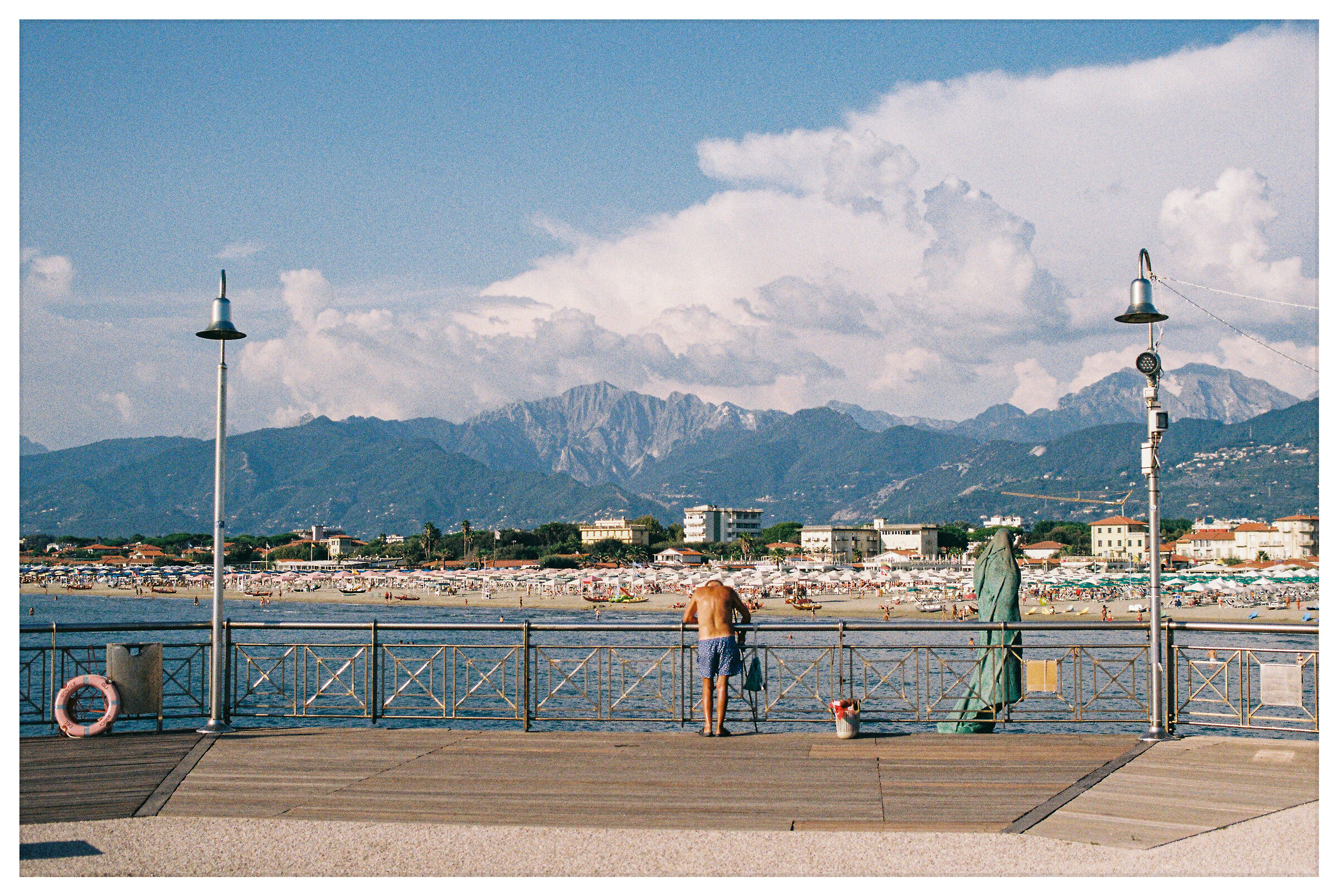 Between sea and mountains