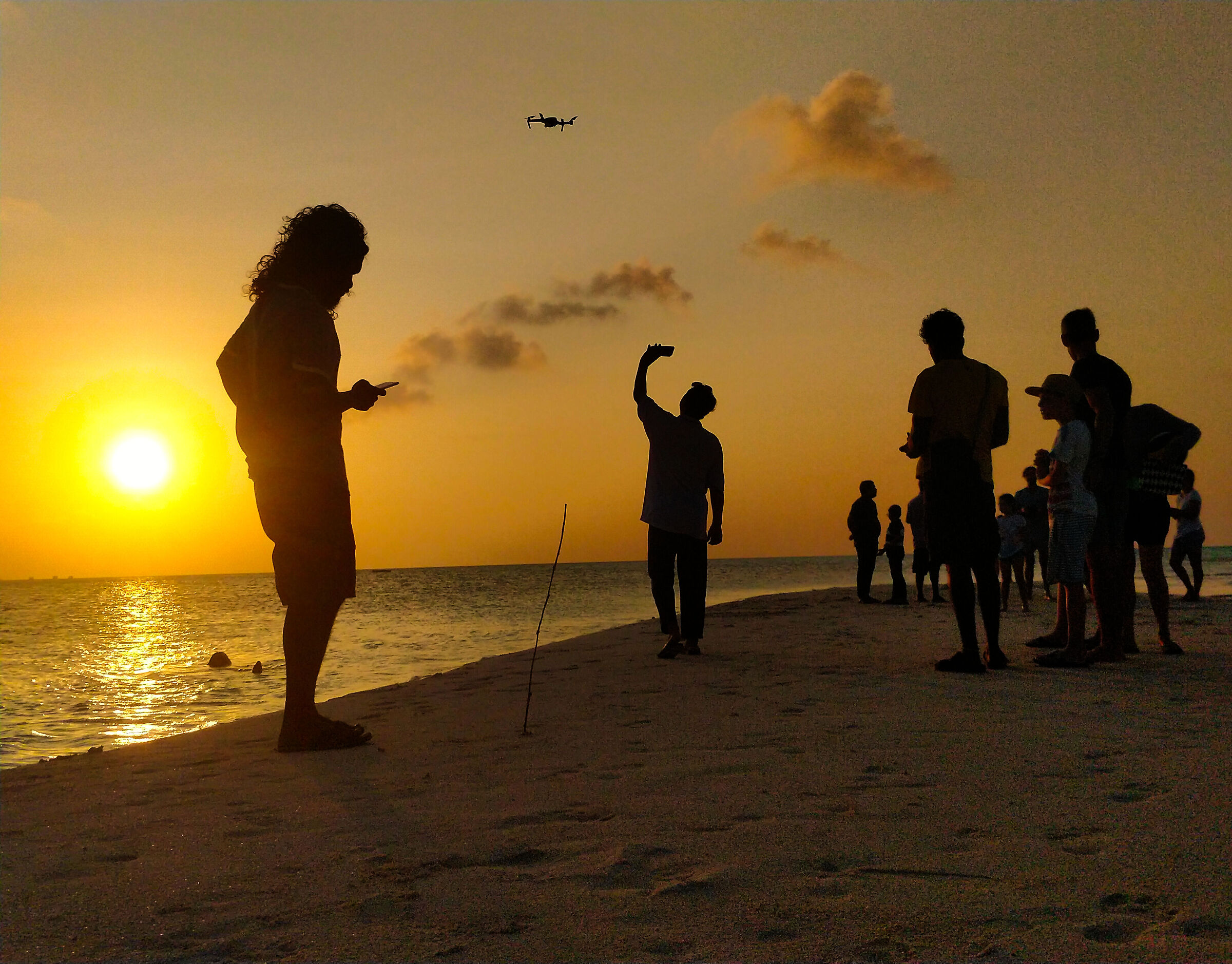 Folla per un tramonto maldiviano