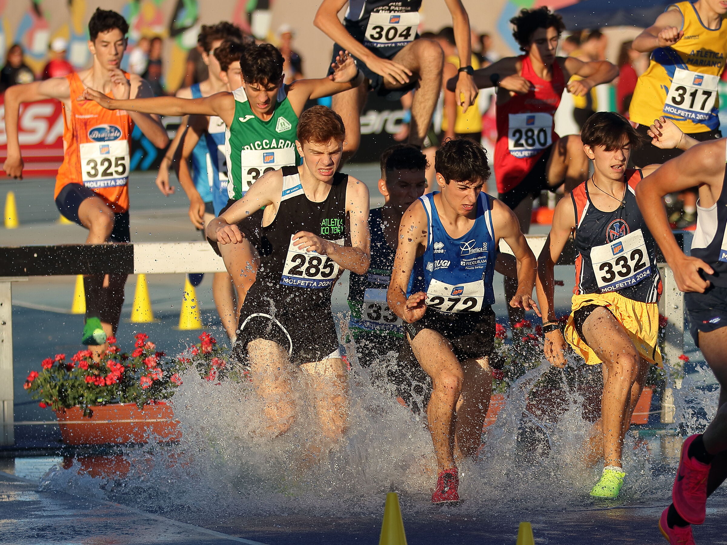 Crowd at the first Riviera