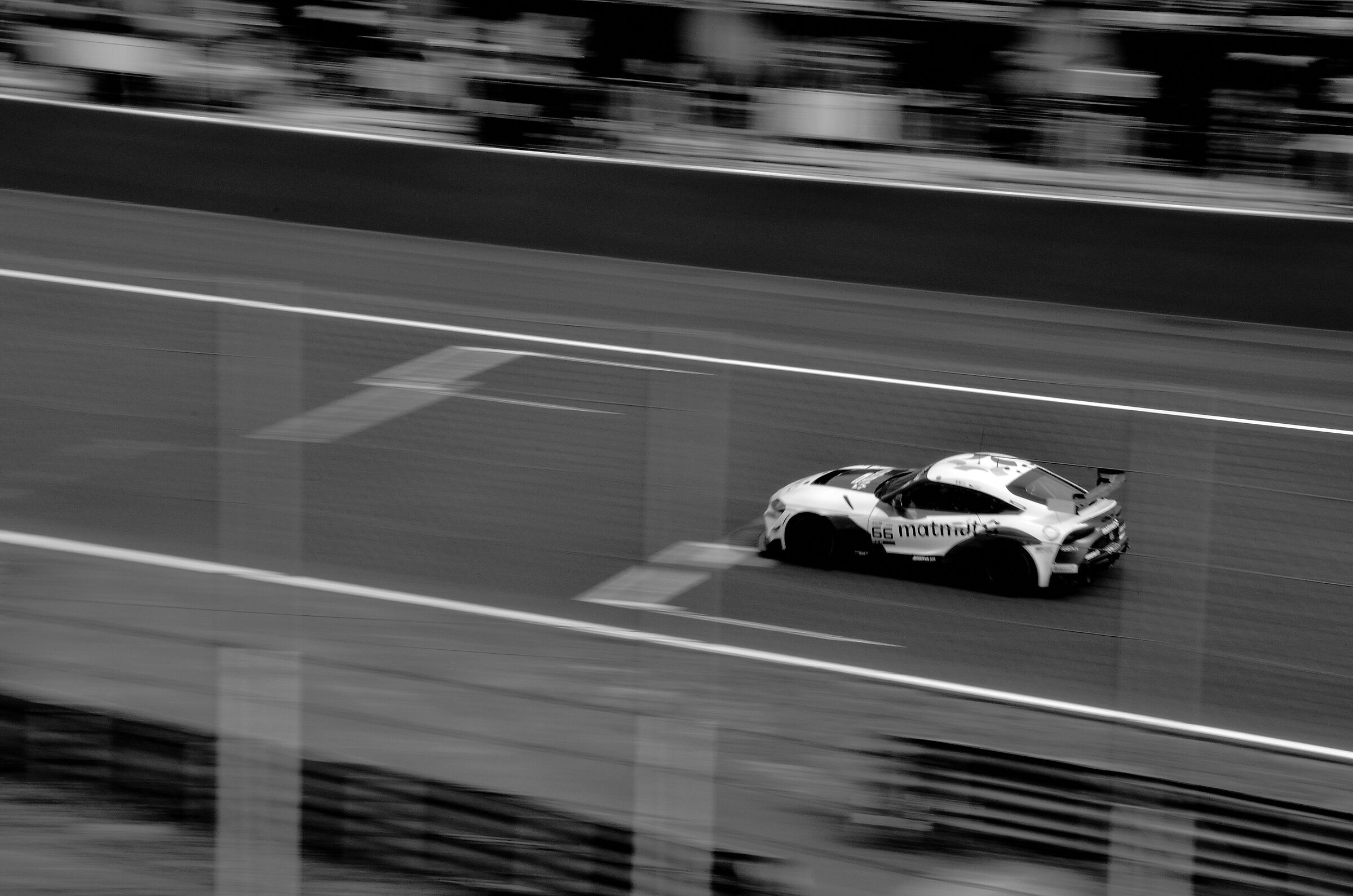 GT4 Gara 2 Monza 2024-Panning (b/n) GR Supra GT4