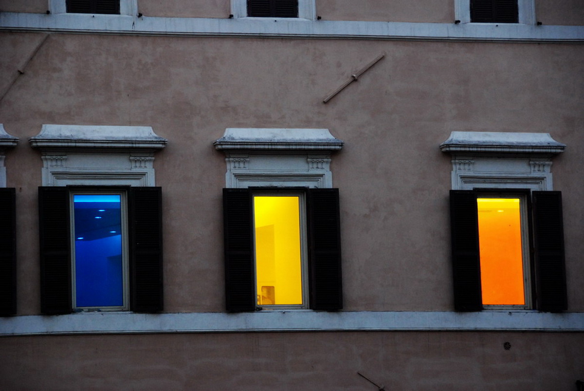 Windows on the Trevi Fountain !