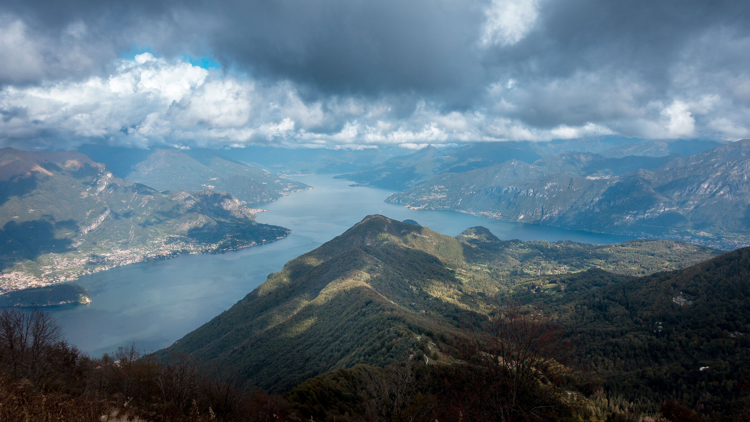 Between the two lakes