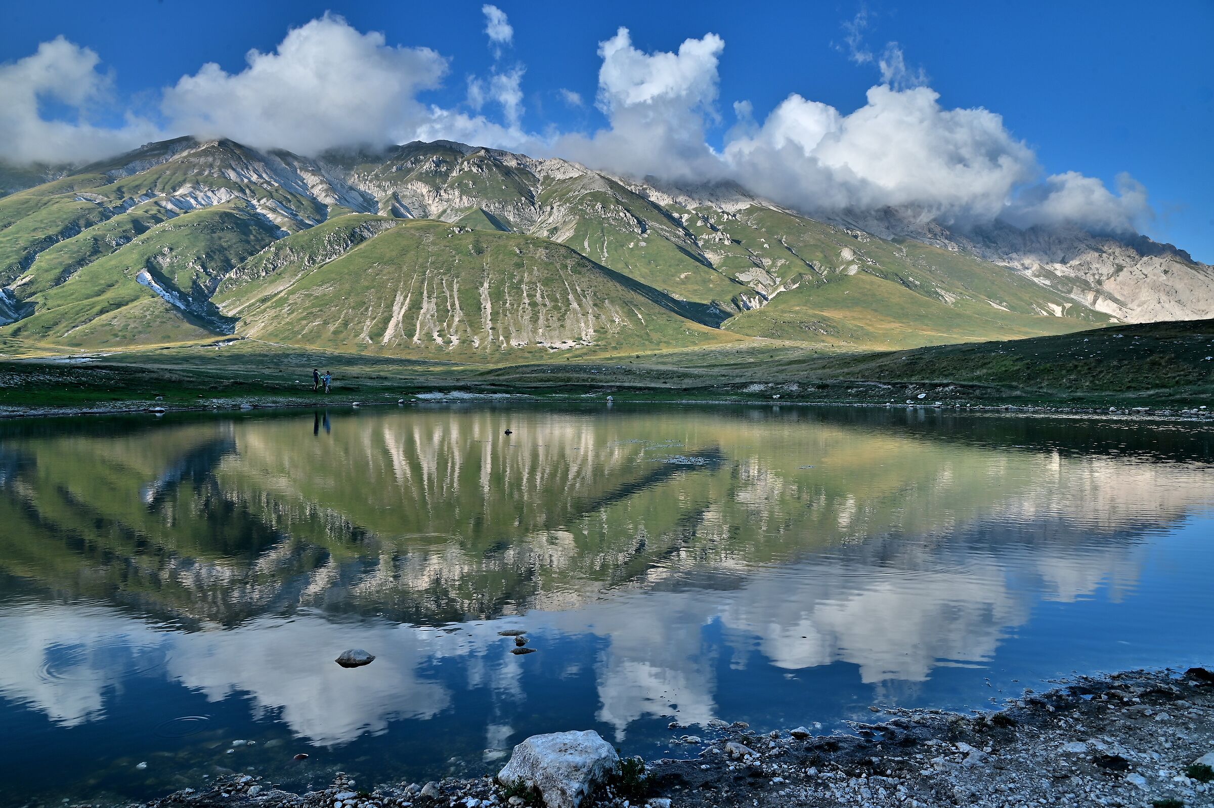 Riflesso insolito nel lago Pietranzoni