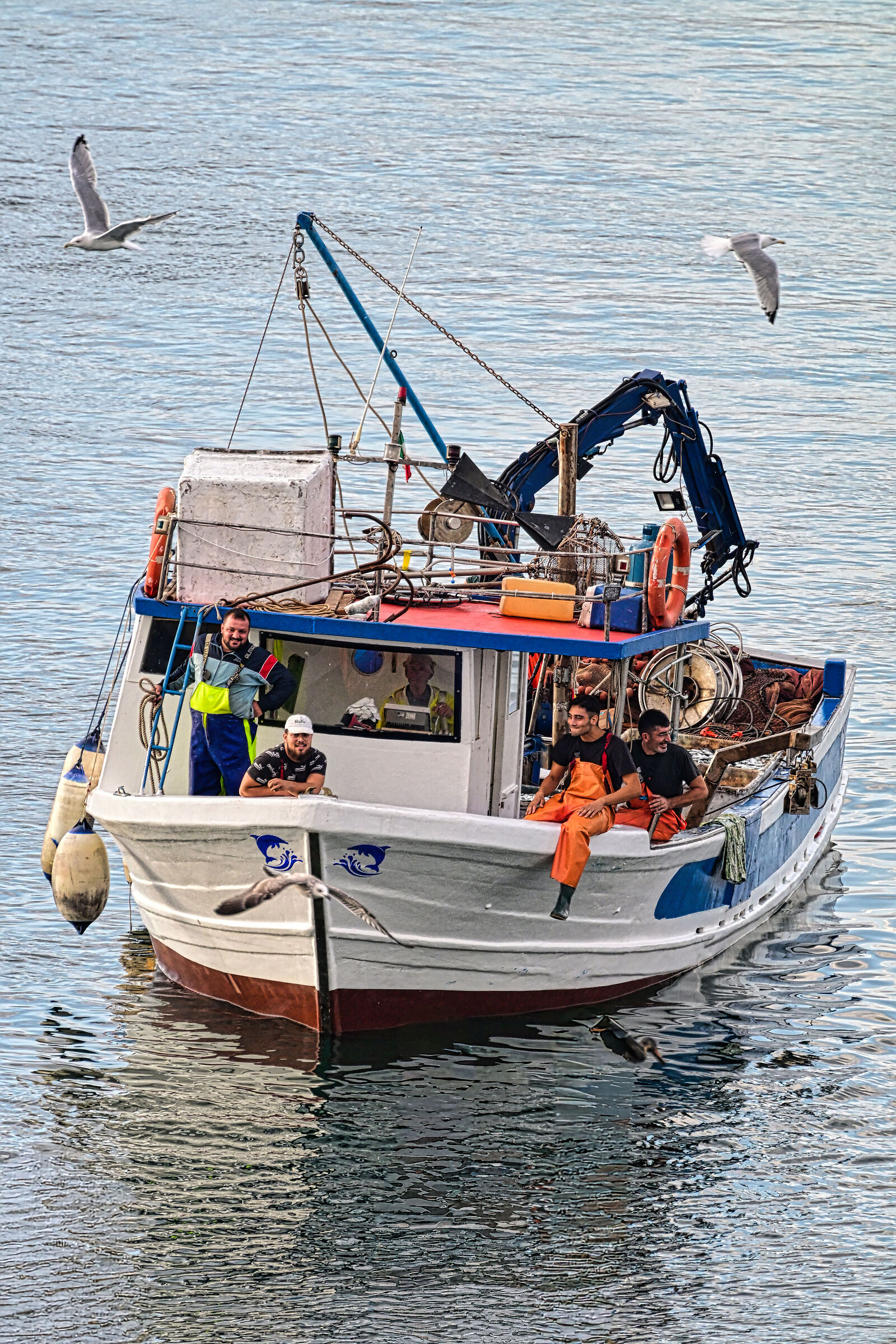 Pescatori in rientro all'alba