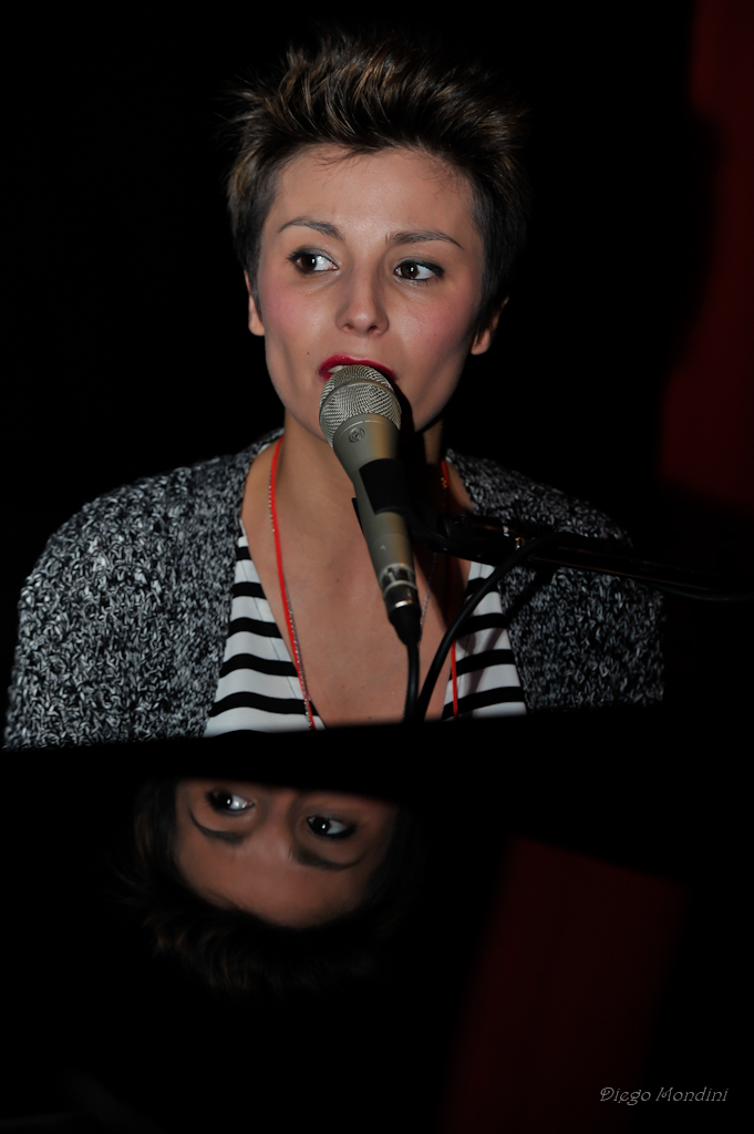 I look while singing