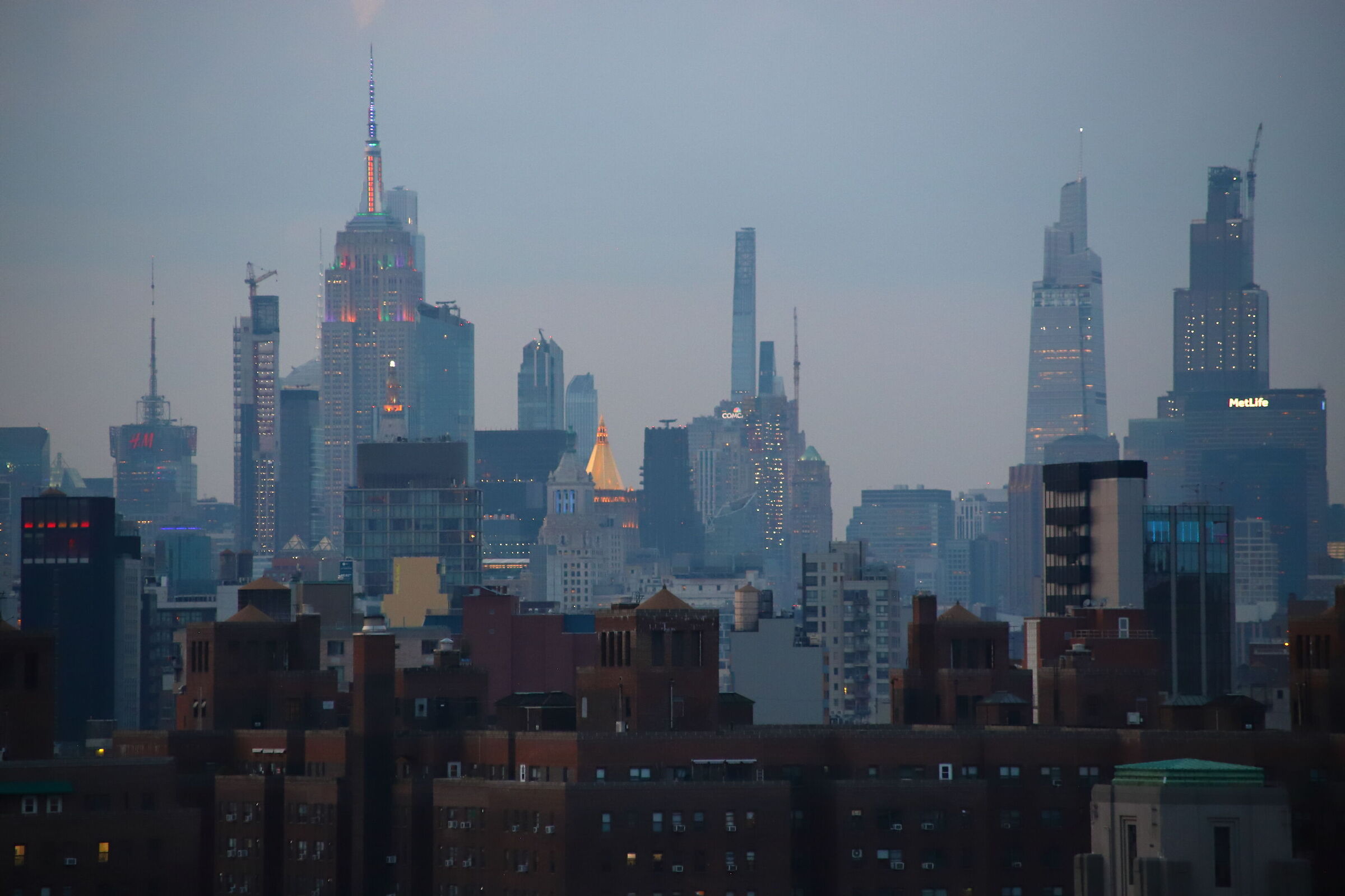 NY cartoon skyline dal ponte di Brooklyn