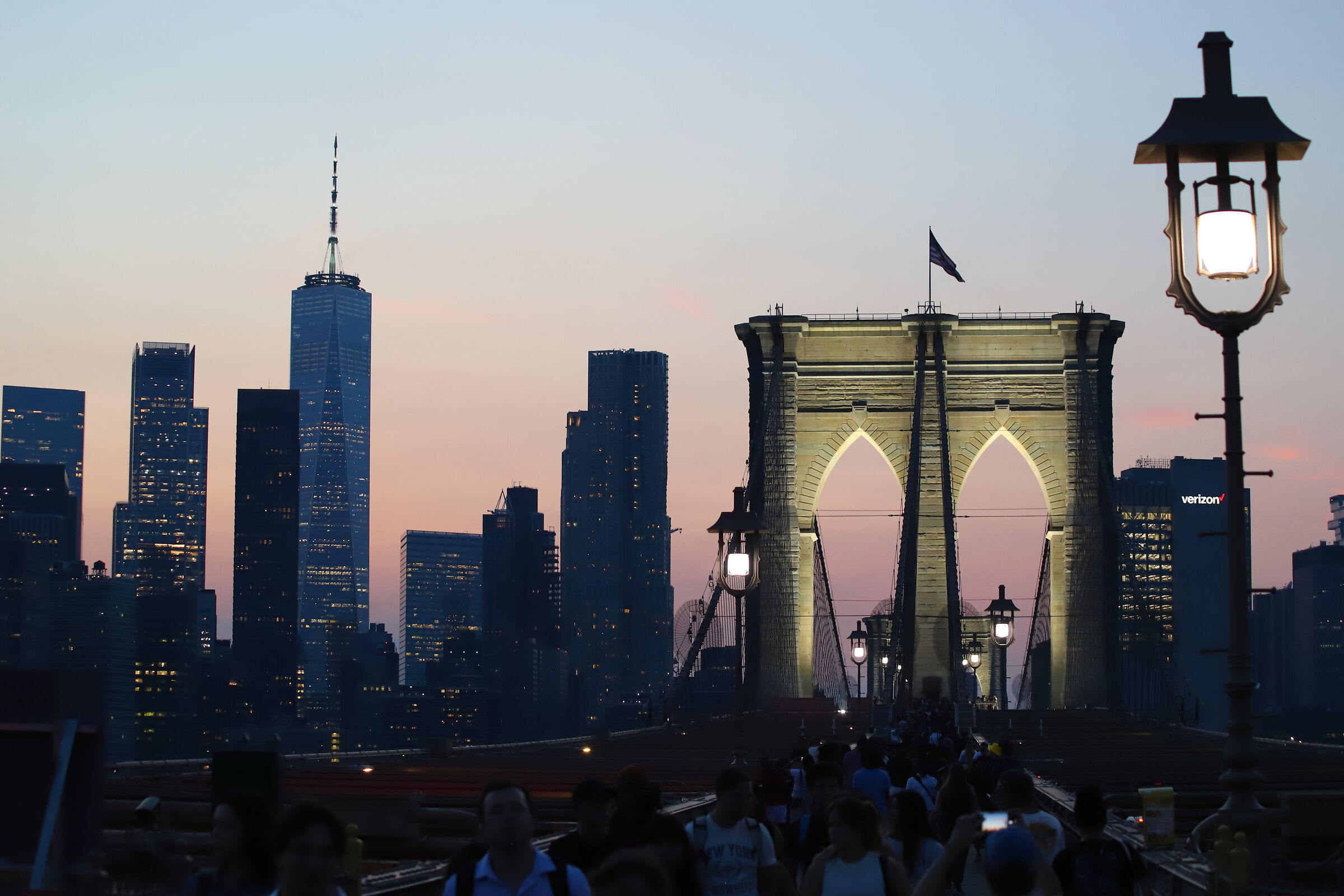 Brooklyn bridge & NY skyline
