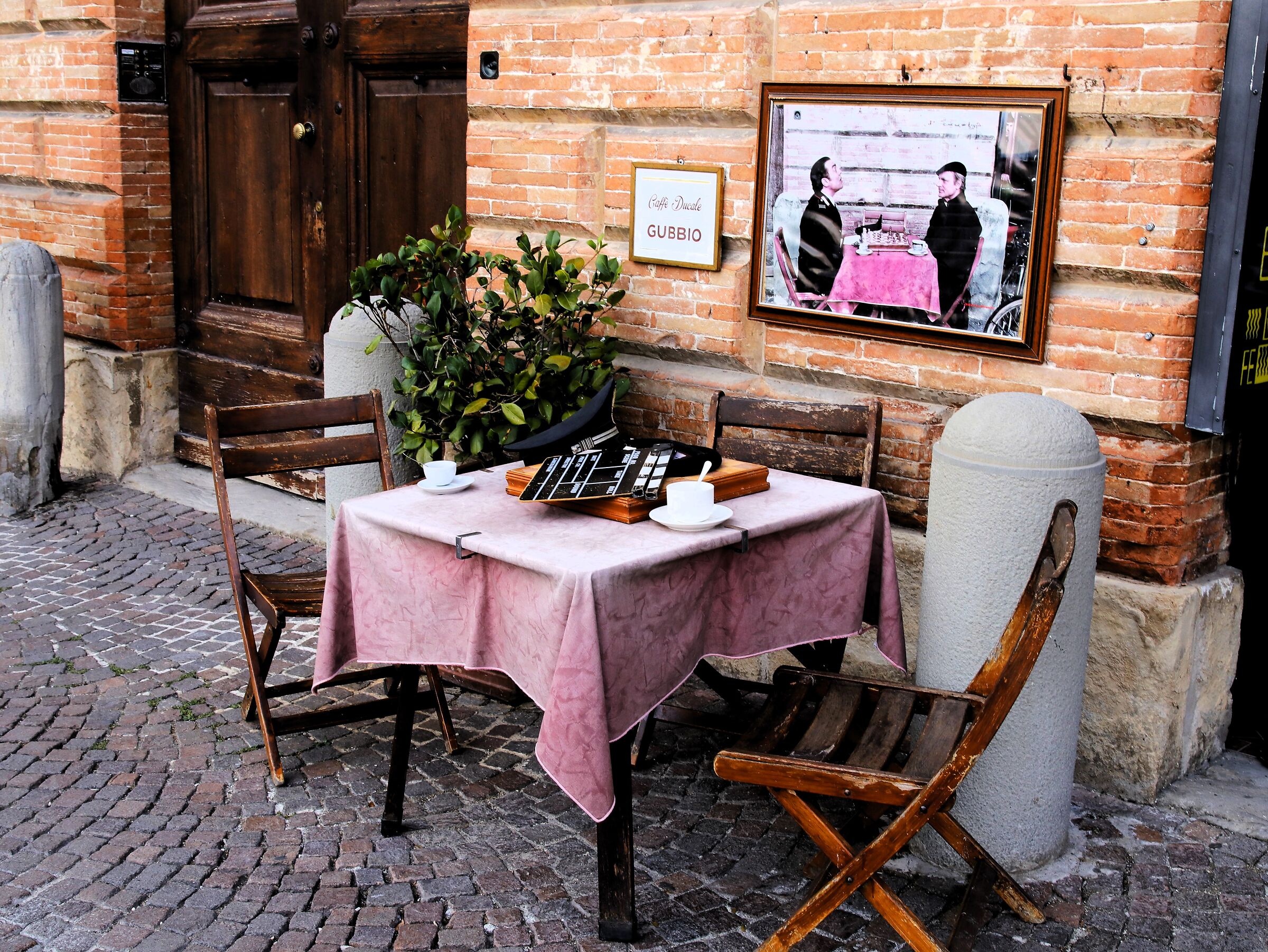 " The famous coffee table "