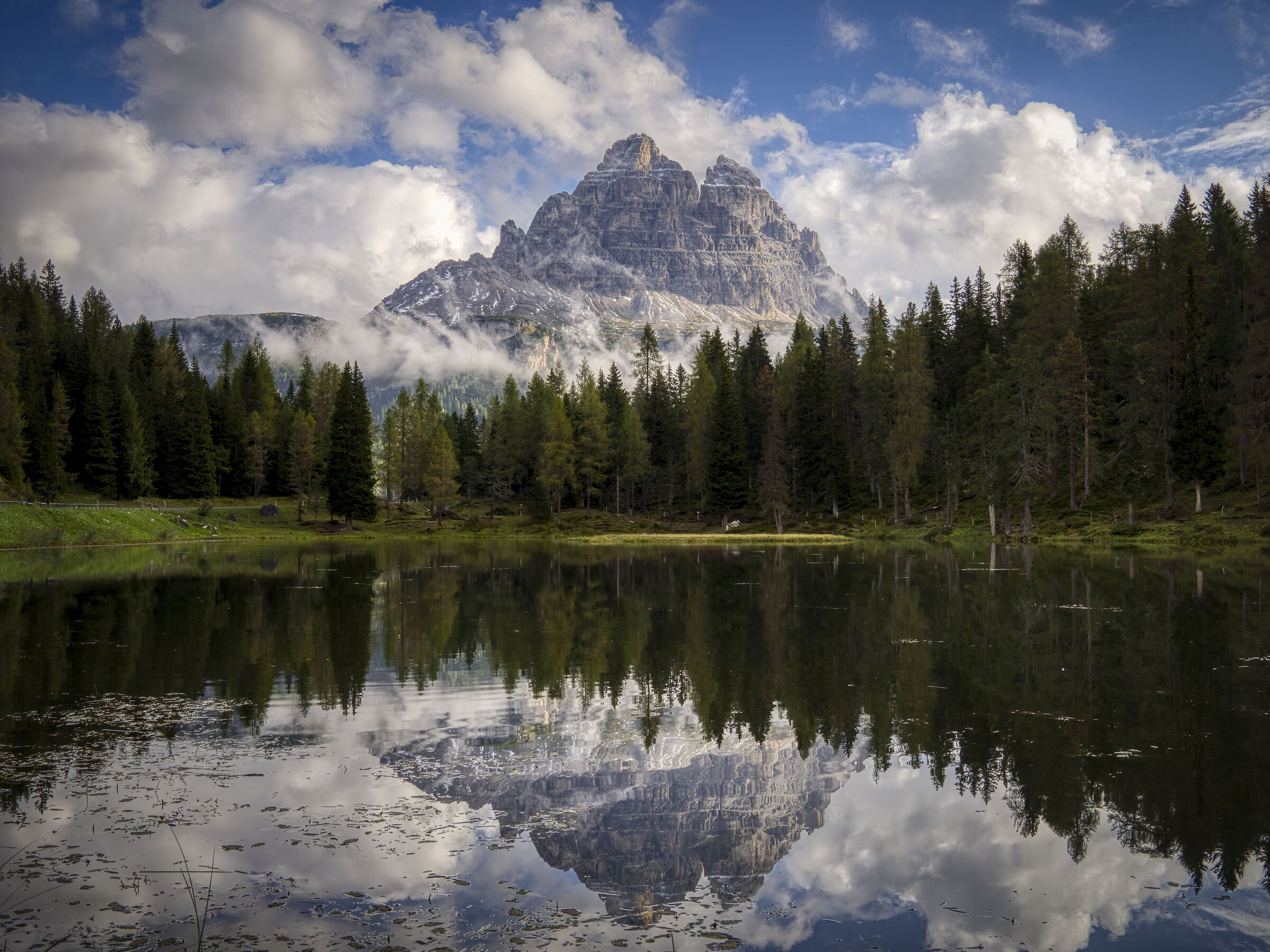 Tre cime lavaredo nel lago d'Antorno