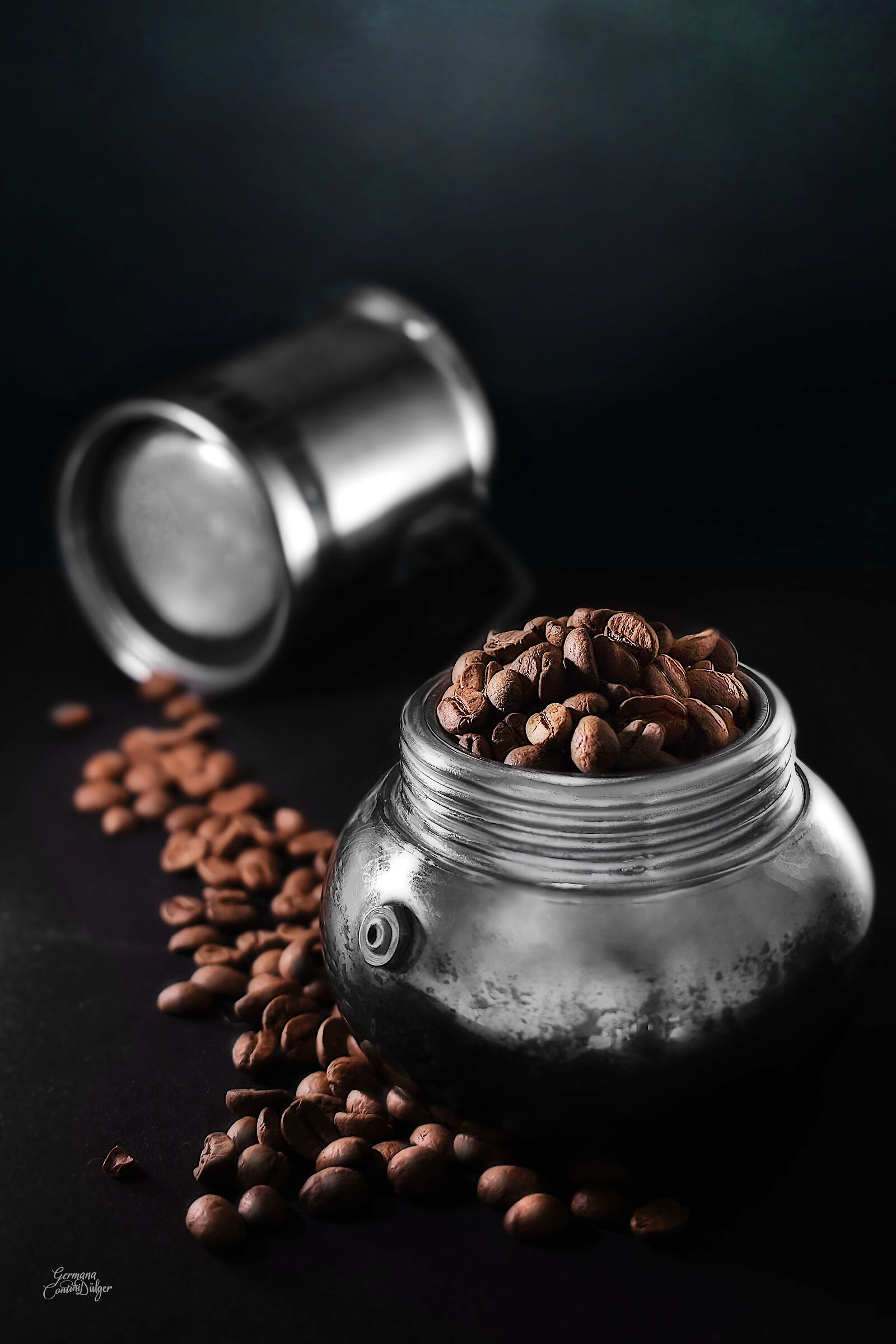 Moka e chicchi di caffe'