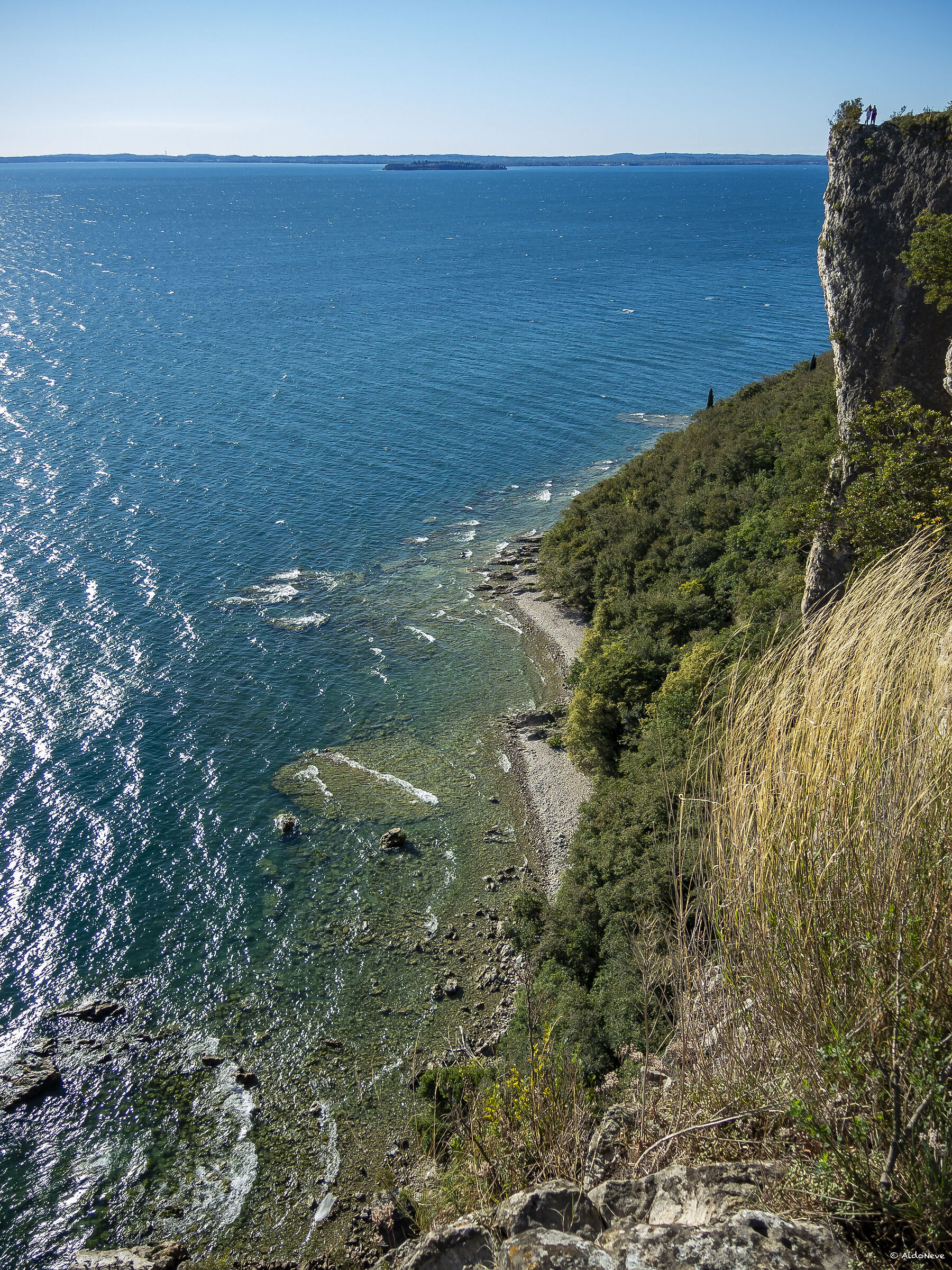 Luce, Sirmione, due sulla scogliera...
