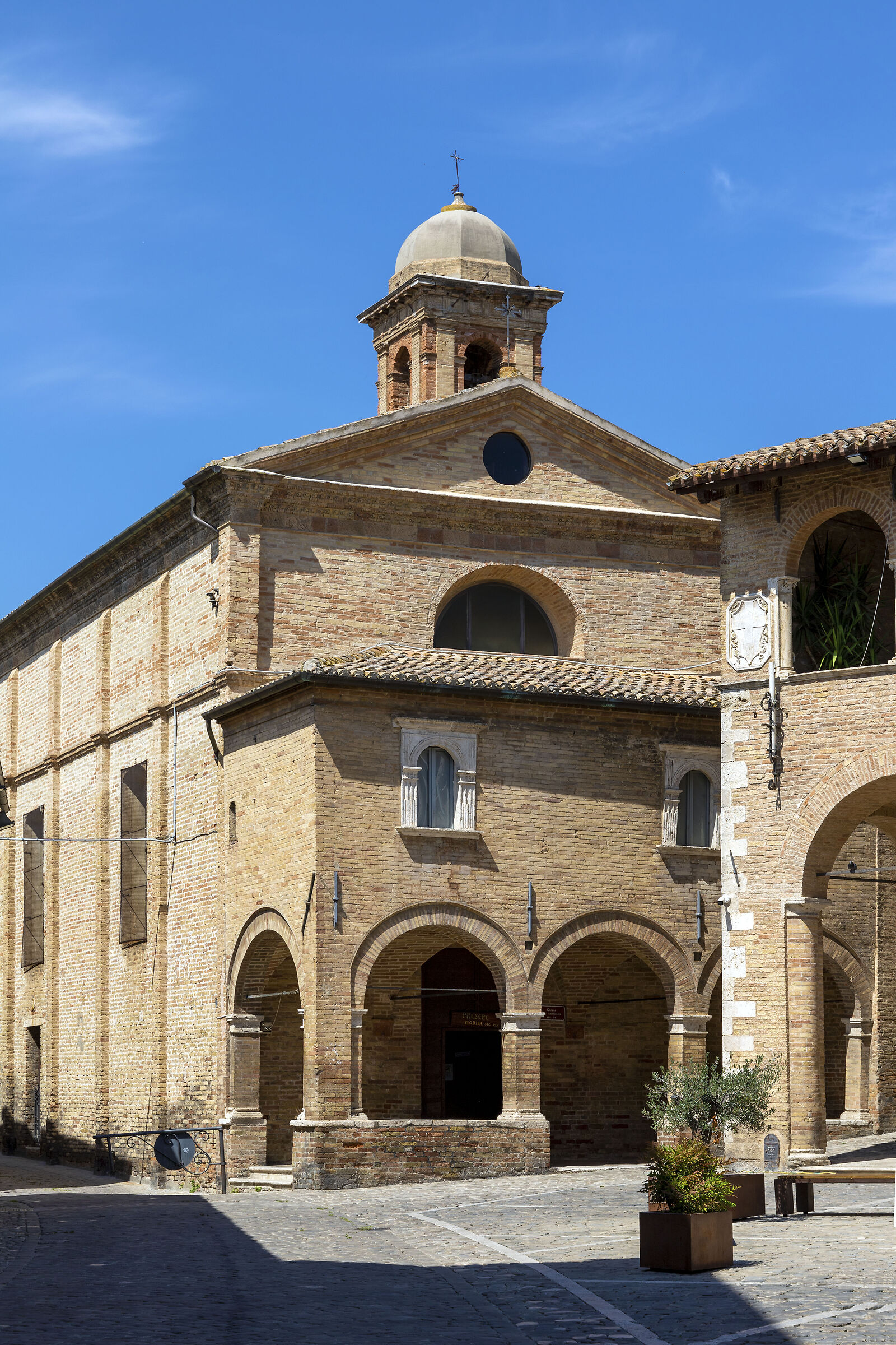 Offida-Chiesa dell'Addolorata (8 foto)