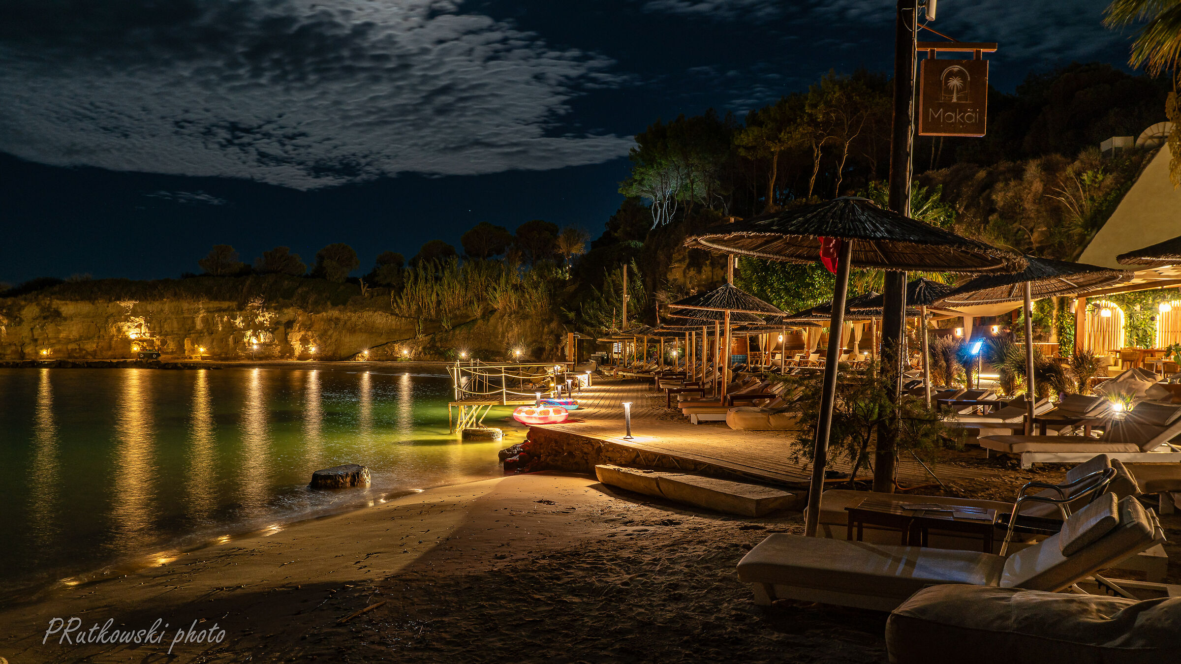 Wieczór w tawernie na pla?y, Grecja.