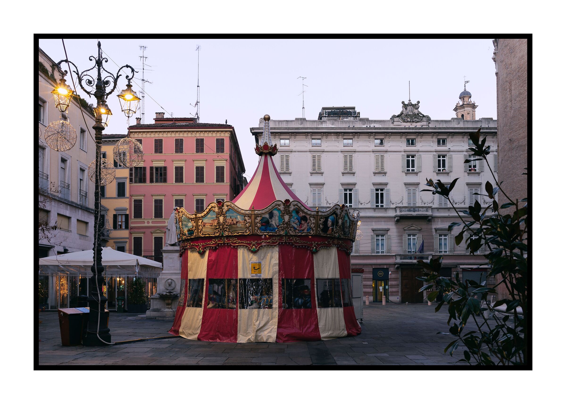 Parma, Piazza della Steccata all'alba.