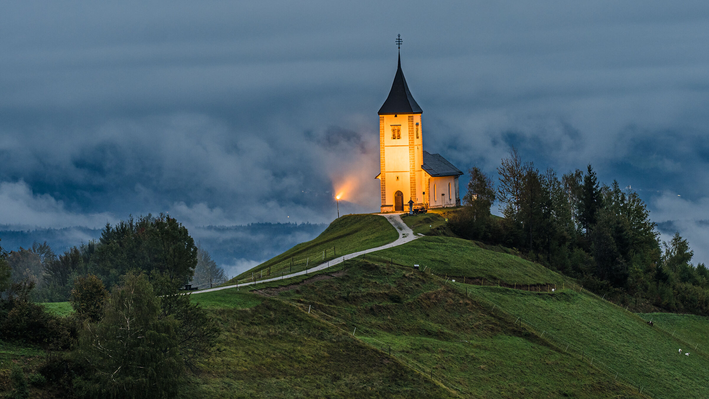 Jamnik ... The little church on the hill