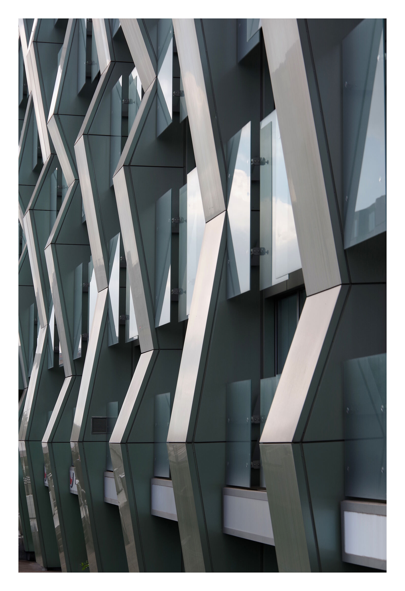 Vertical modular structure