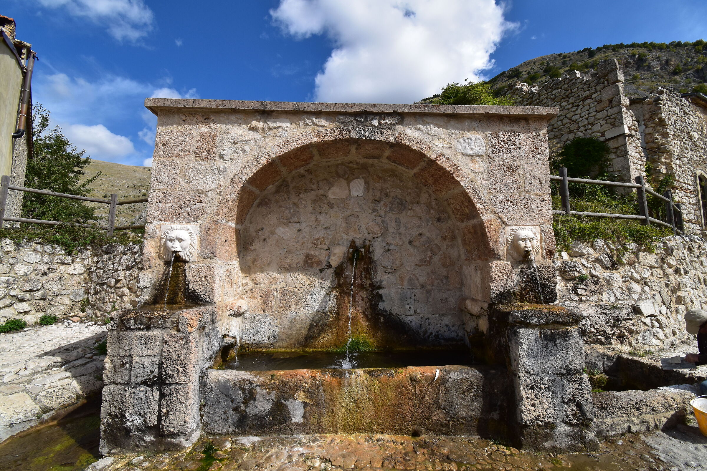 OLD FRACTURE FOUNTAIN