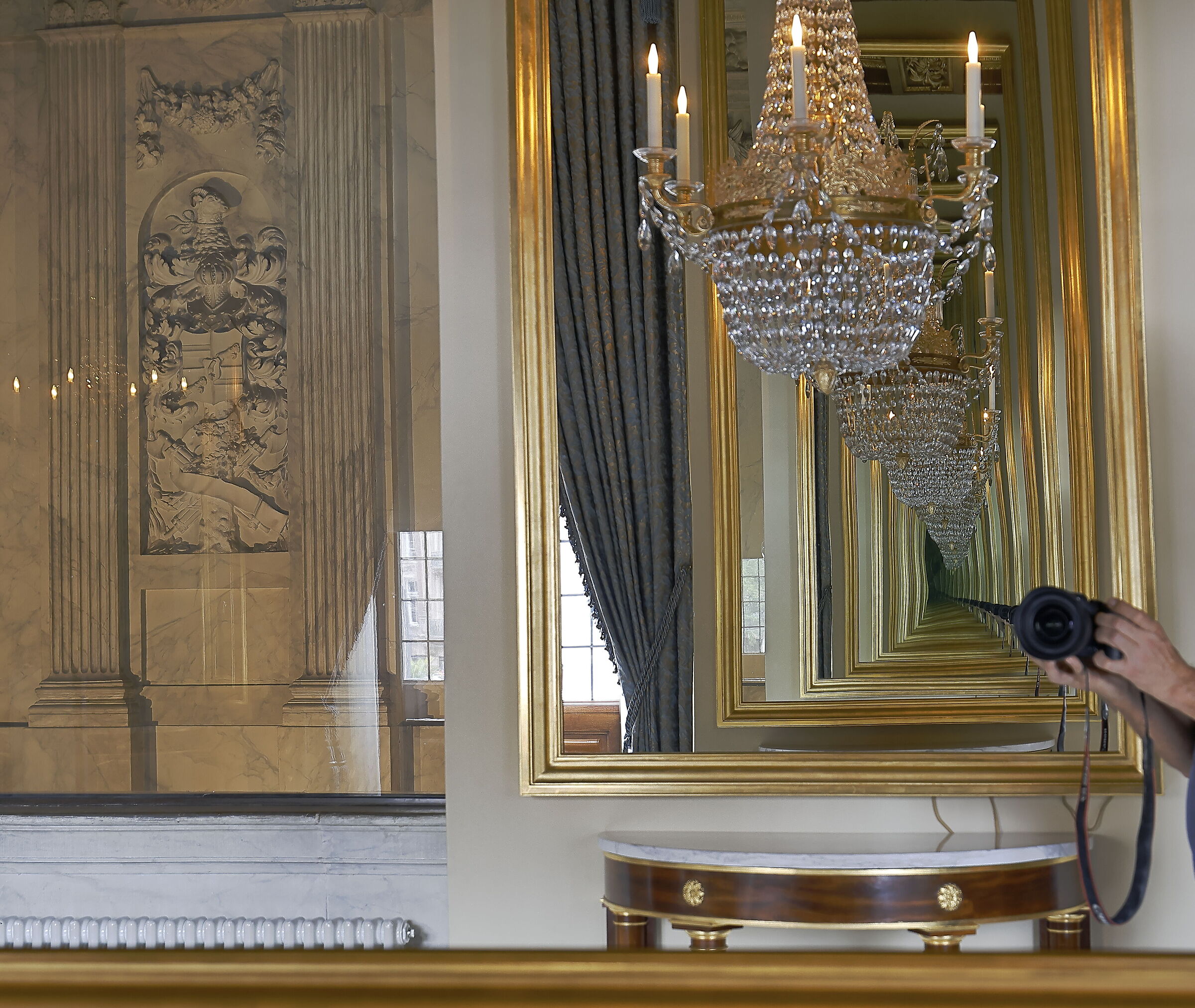 Mirrors that reflect mirrors