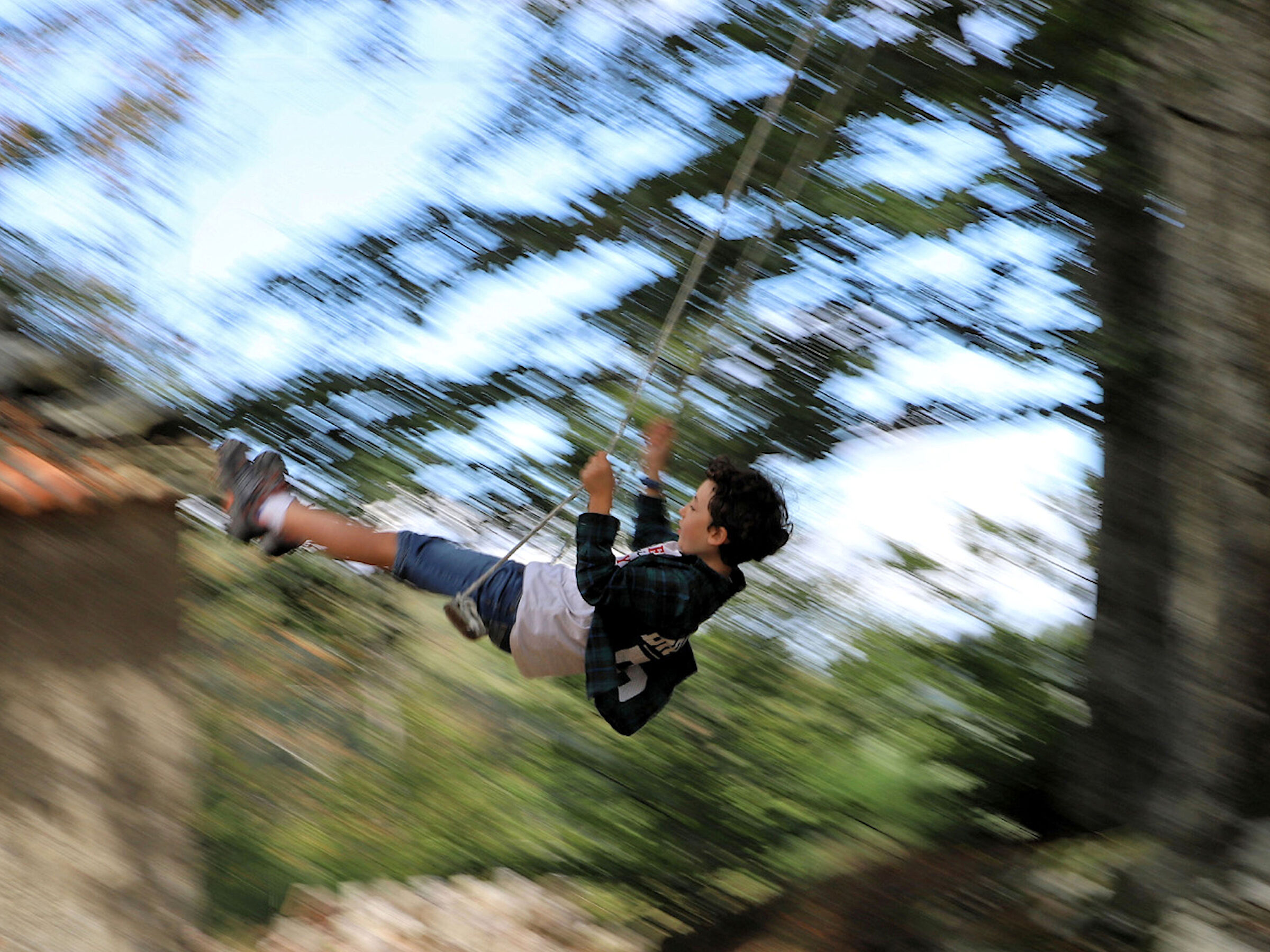 Flying between the ropes of a swing