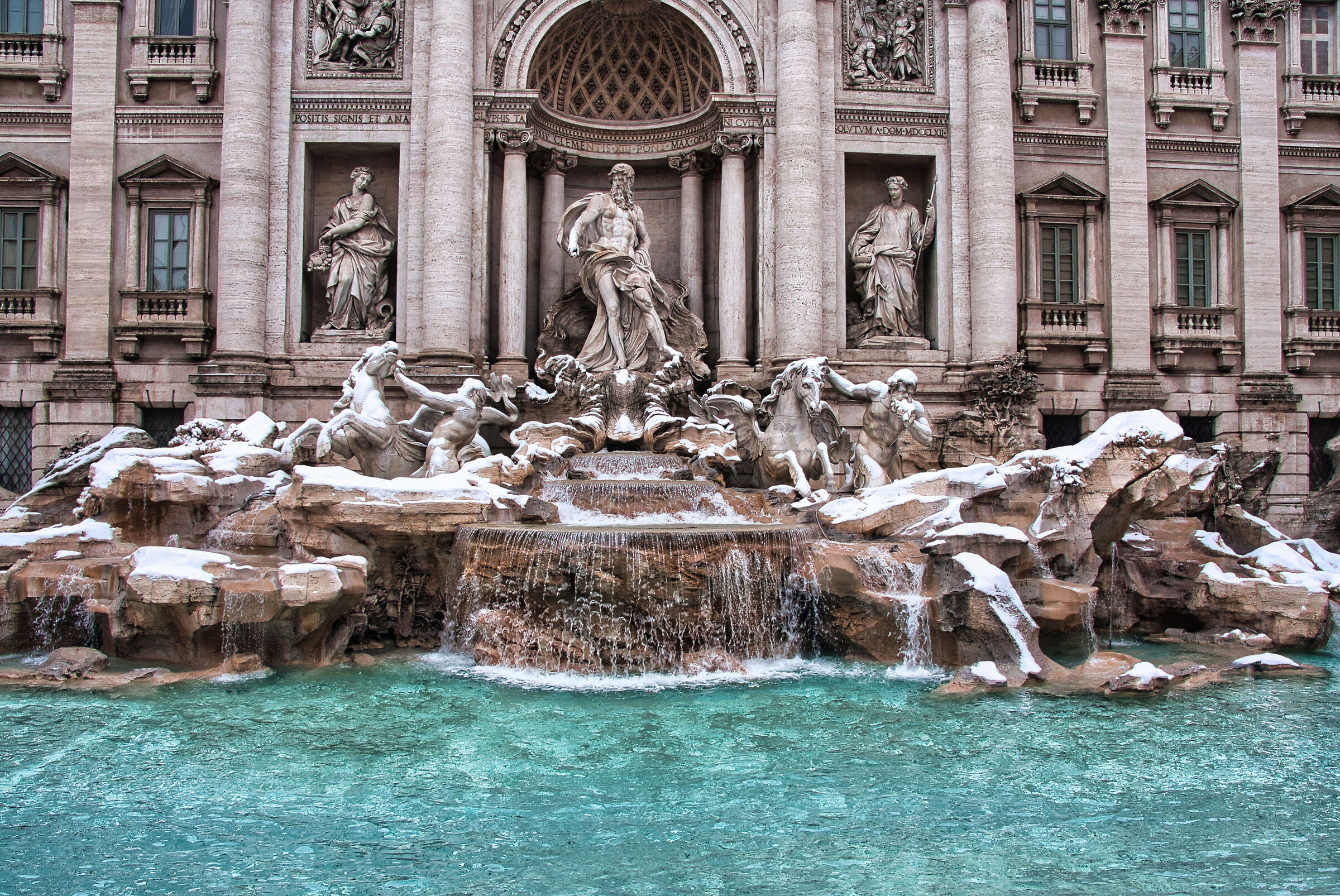 Trevi Fountain after the snowfall of 2018