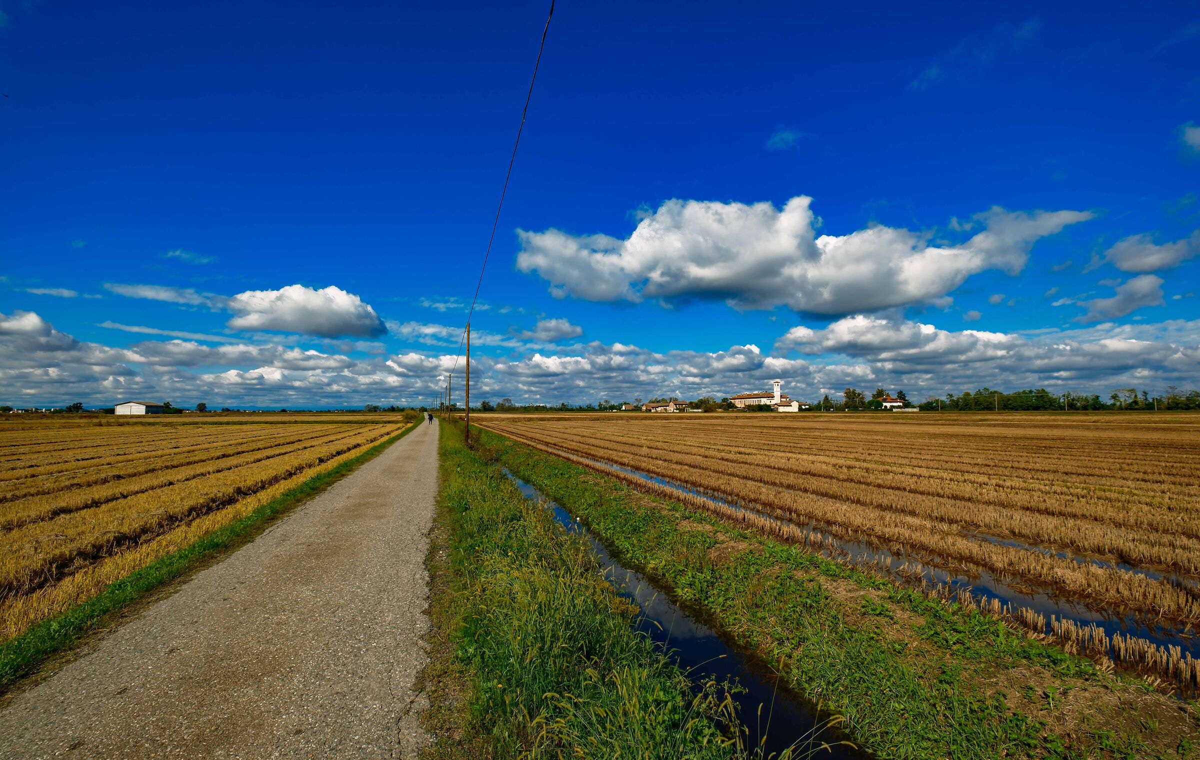 Lunga e diritta correva la strada