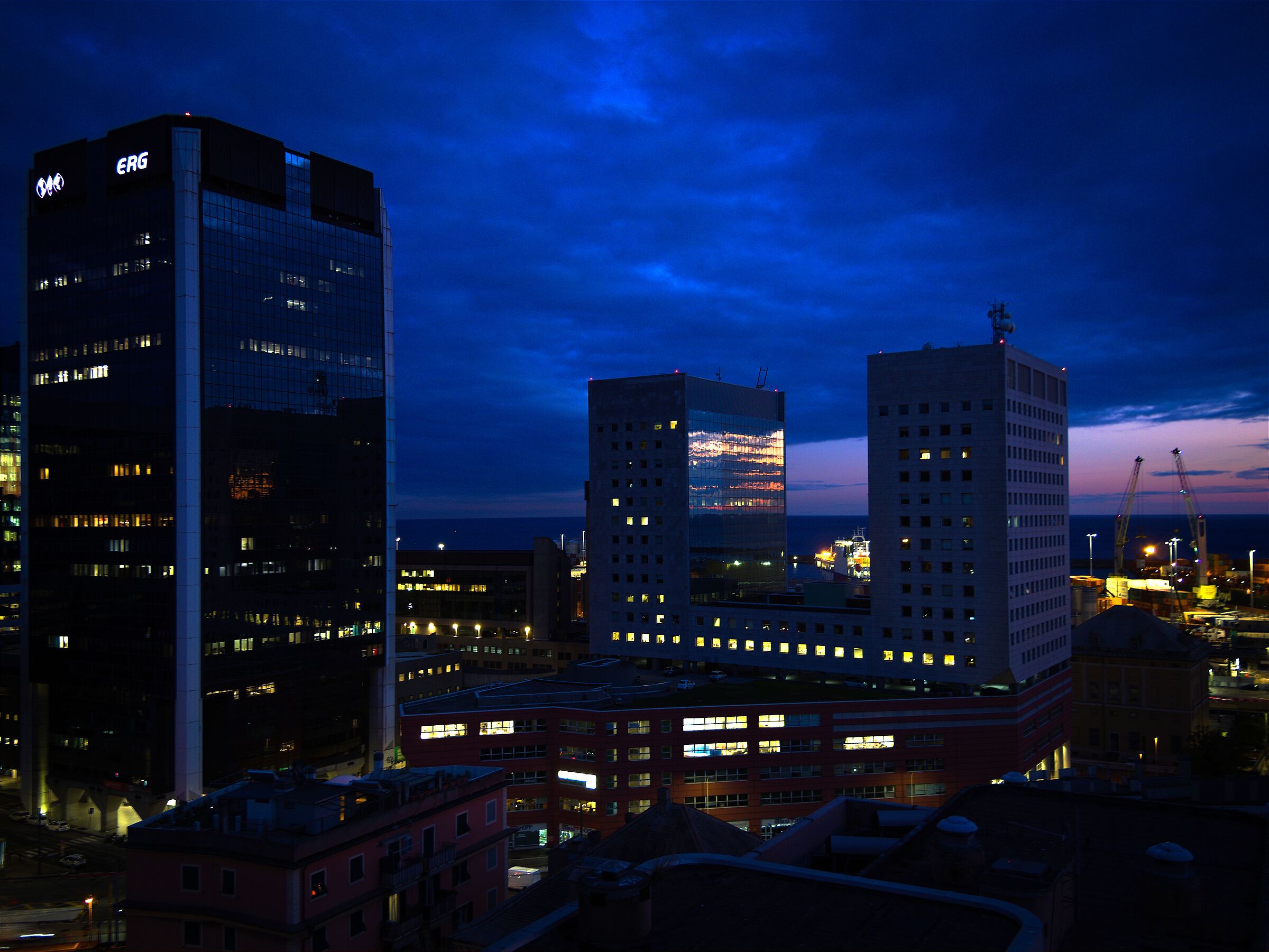Tramonto al Porto di Genova