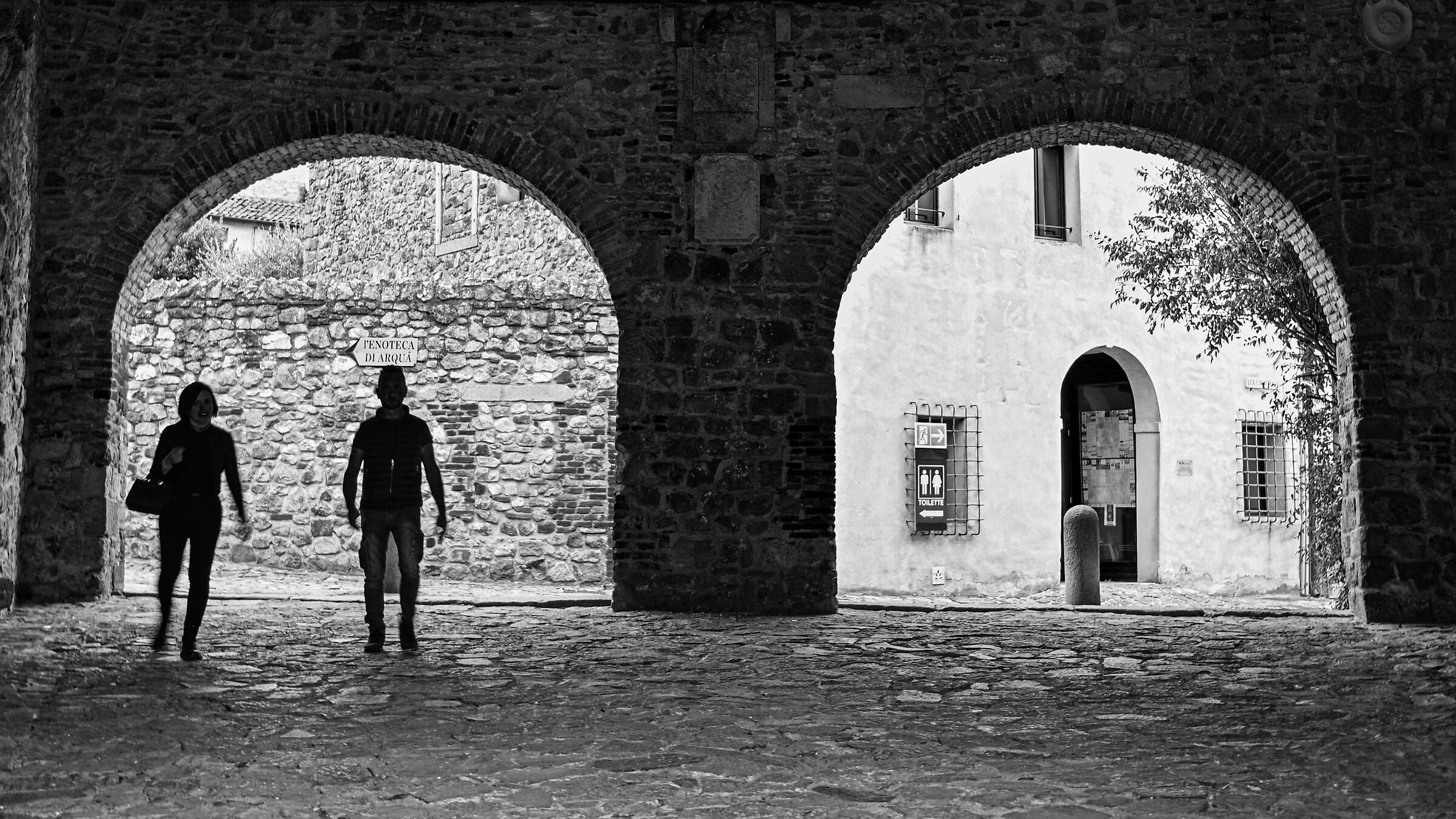Tra le antiche pietre di Arquà Petrarca