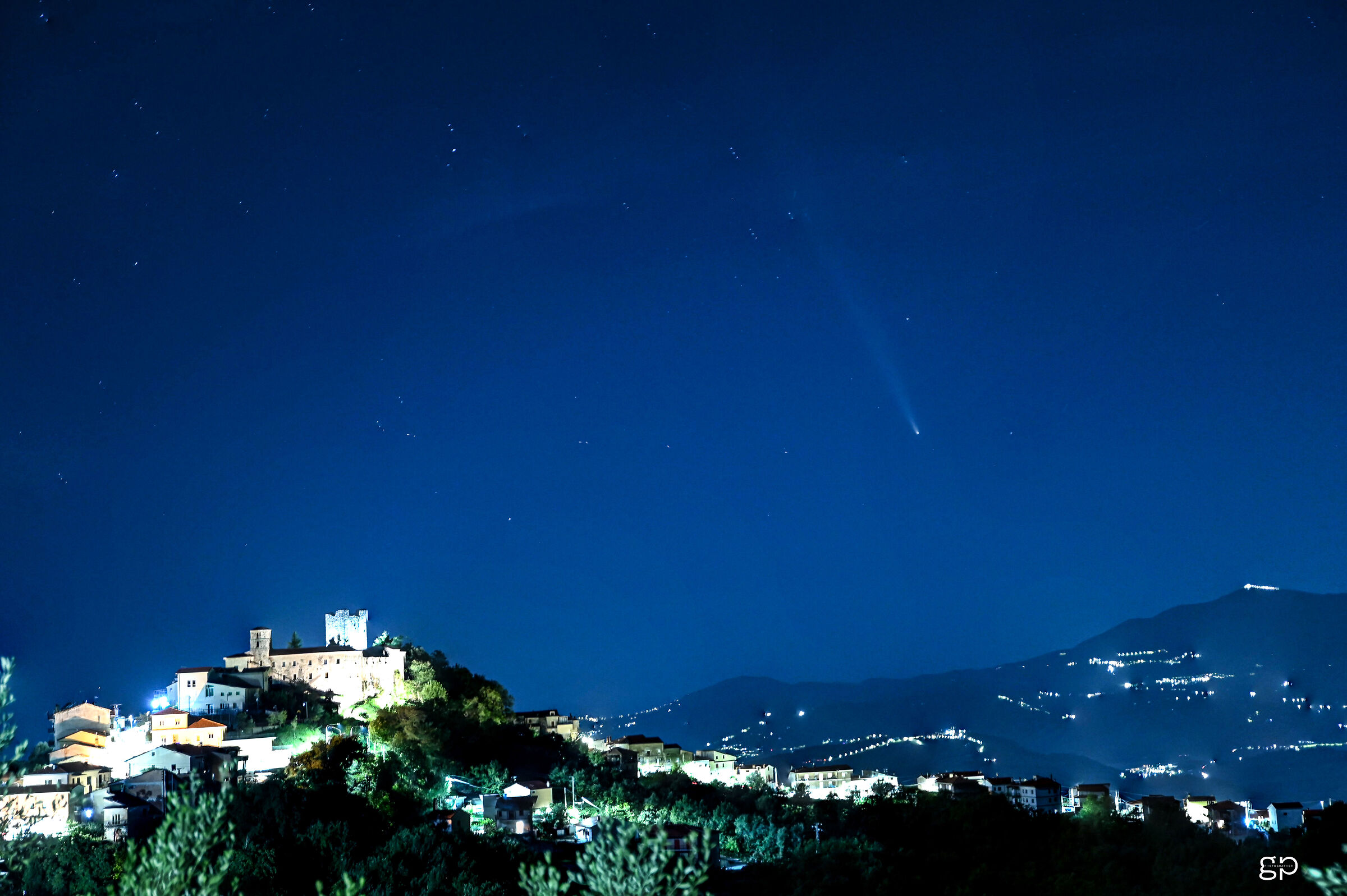 Novi Velia and the comet