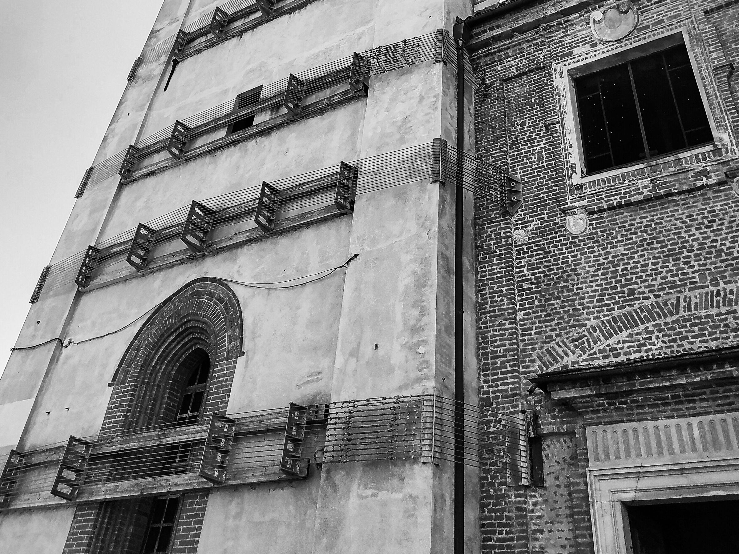 La Torre imbrigliata