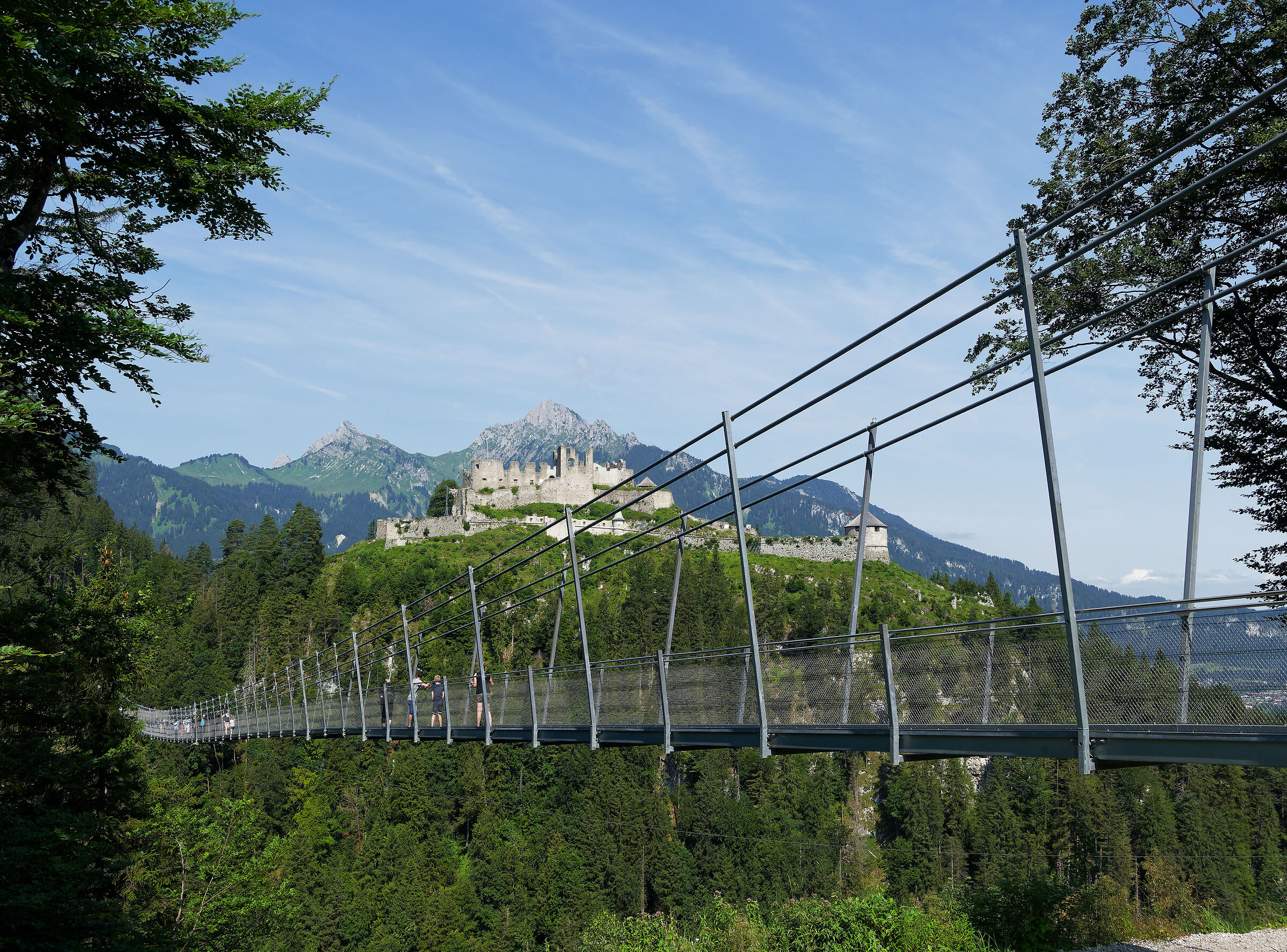Reutte-Schlosskopf and the suspension bridge