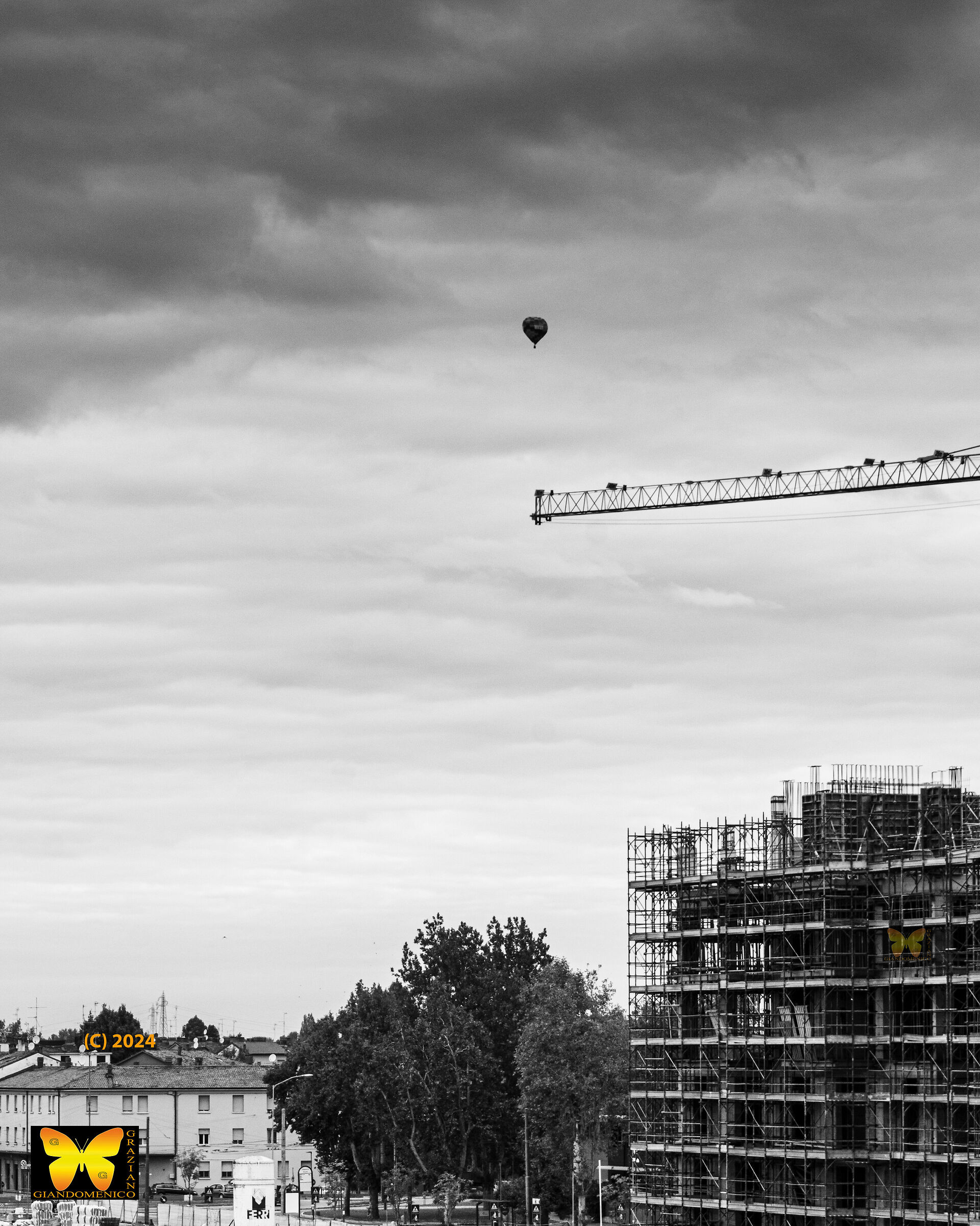 "Hot Air Balloon" view in Modena