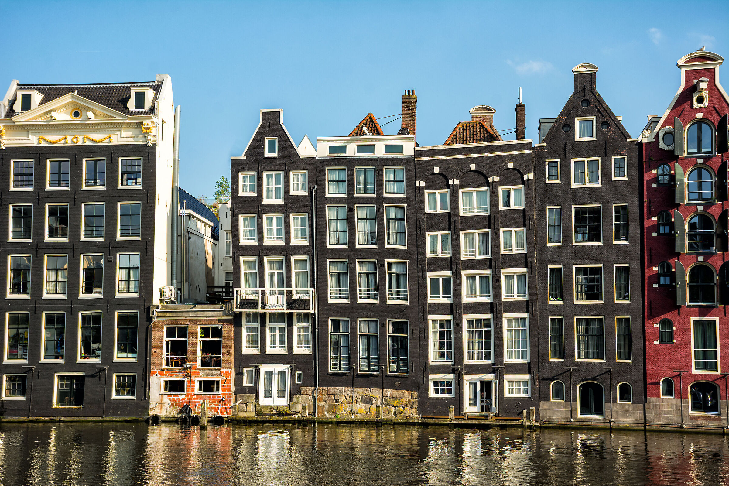 Amsterdam's crooked houses
