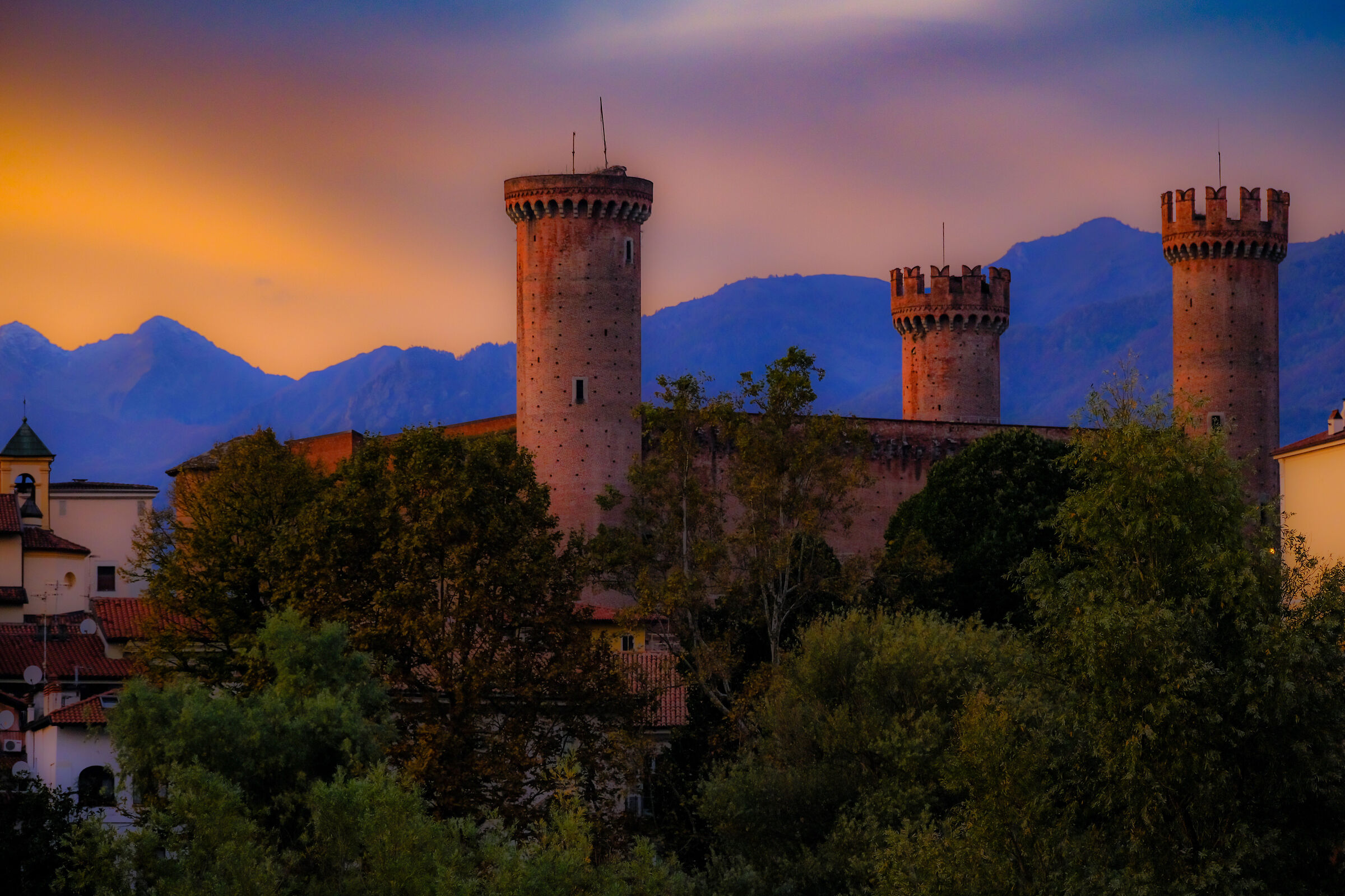 Tramonto sul castello